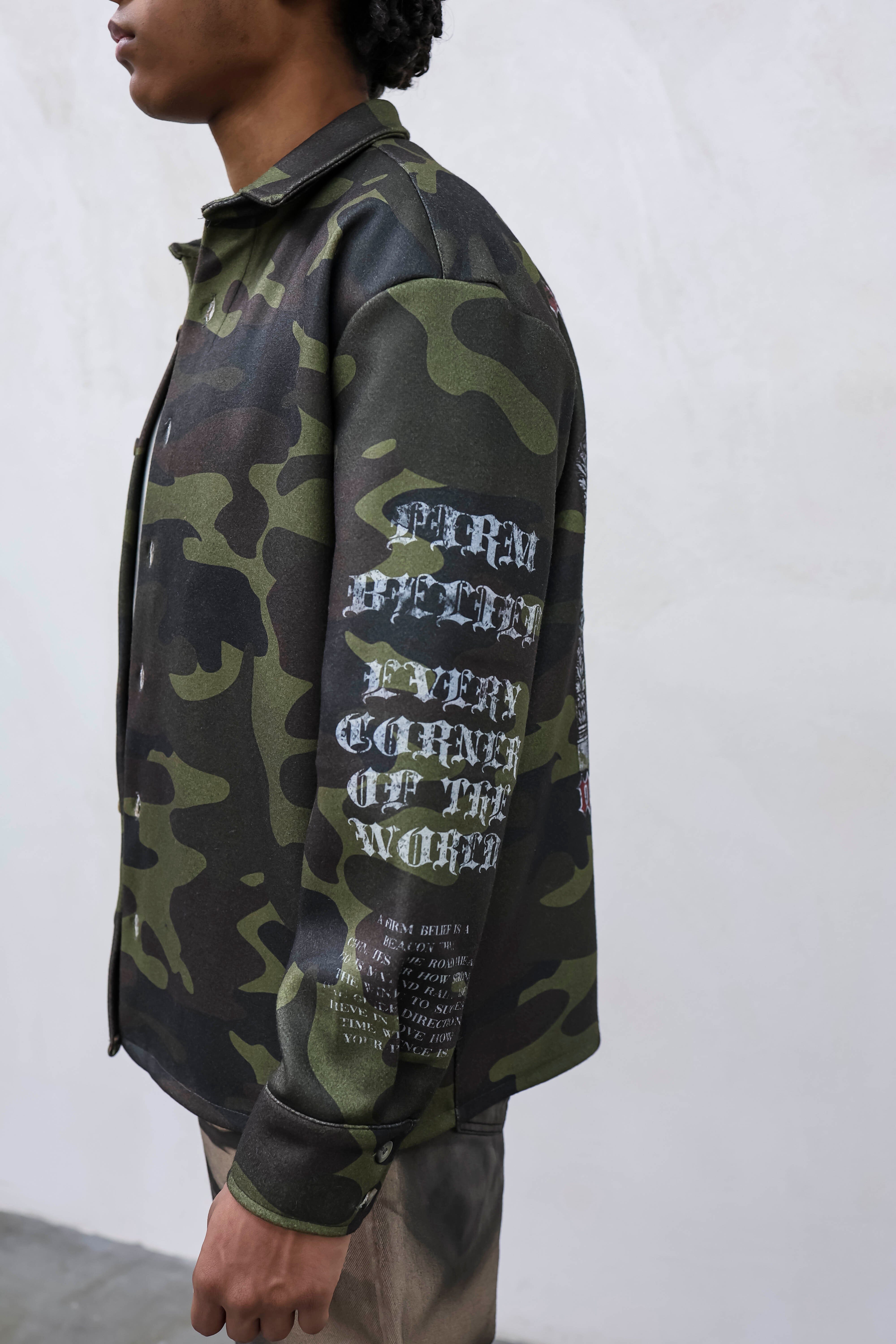 Camicia oversize mimetica “No Trust No Faith” Verdone