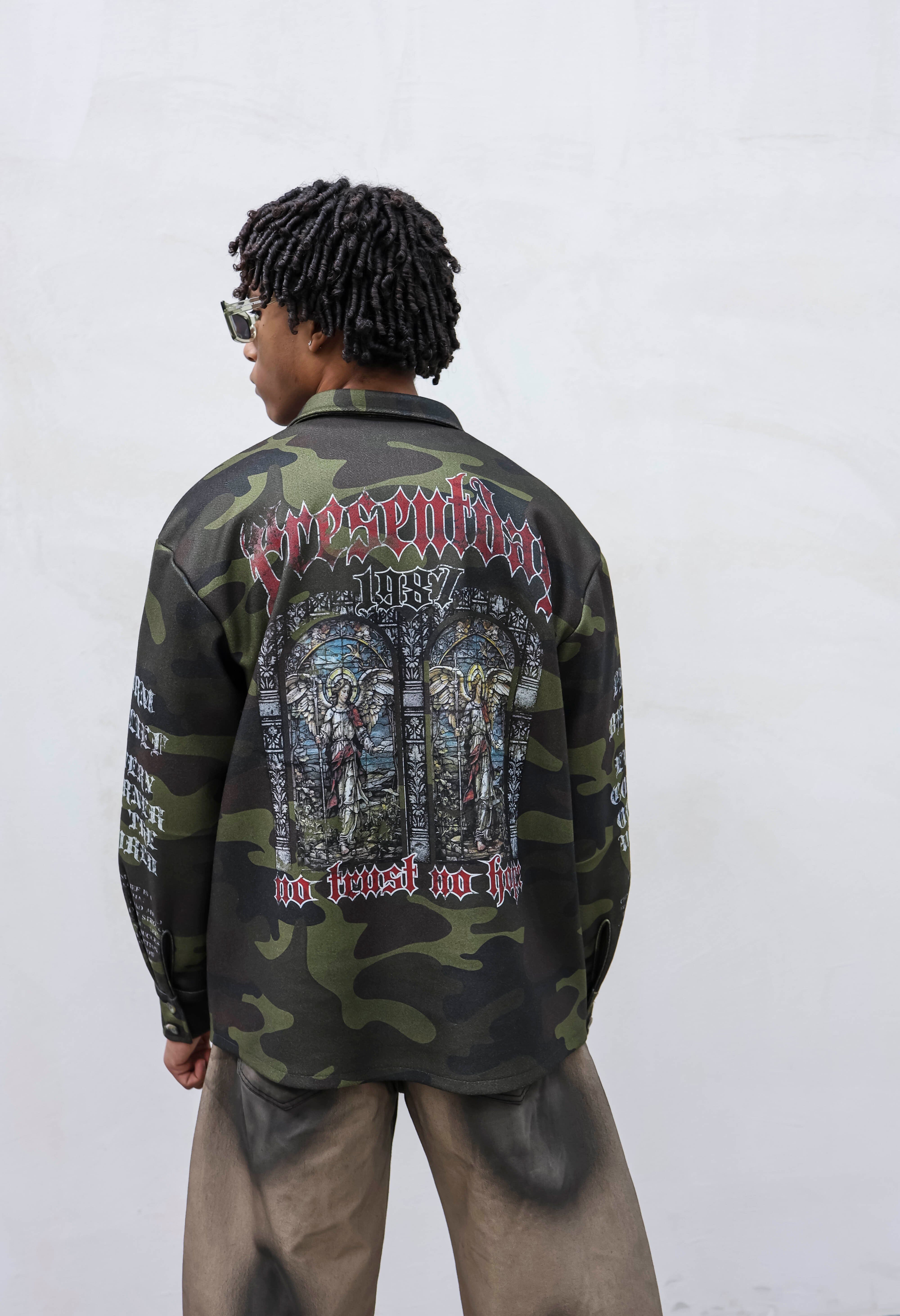 Camicia oversize mimetica “No Trust No Faith” Verdone