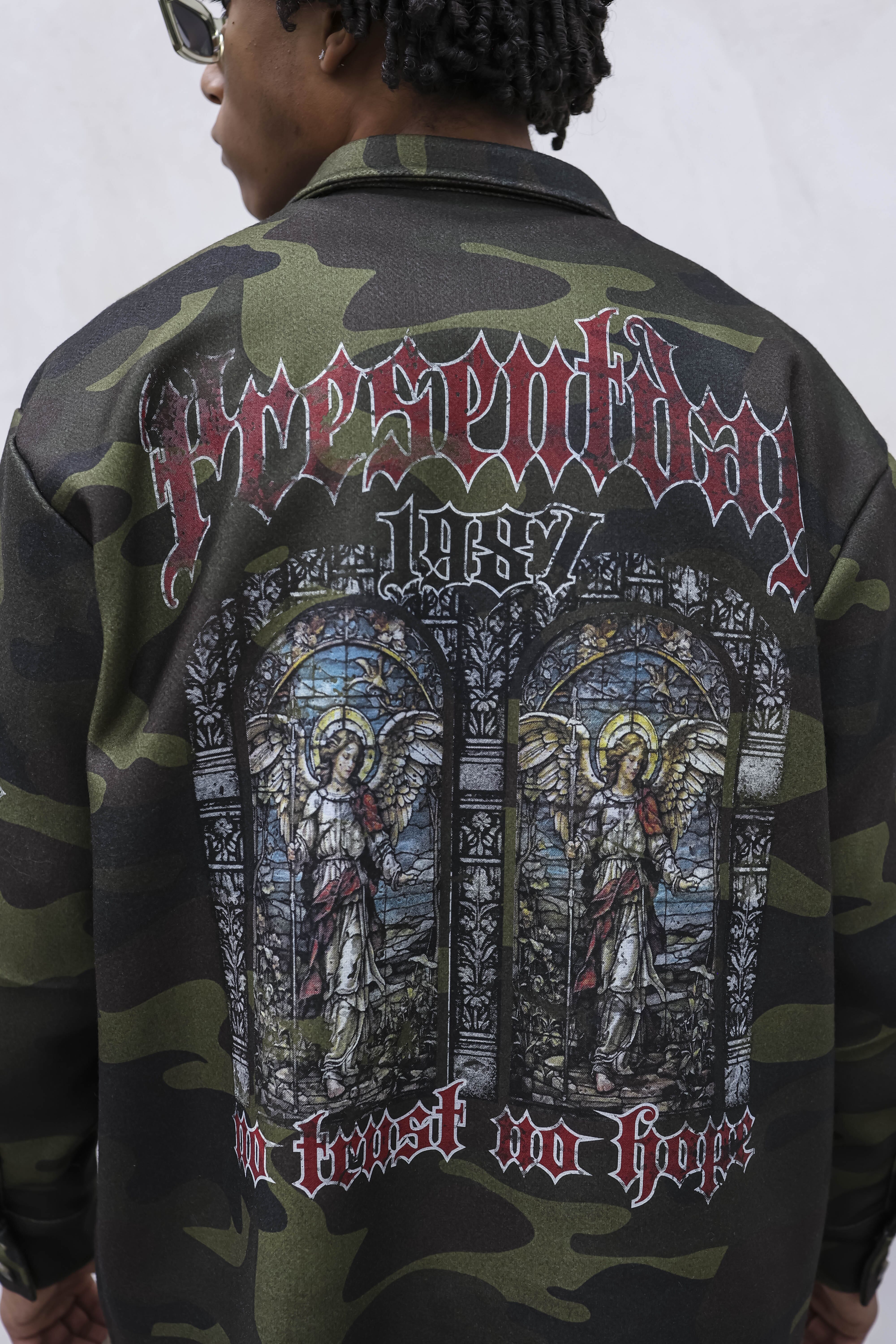 Camicia oversize mimetica “No Trust No Faith” Verdone