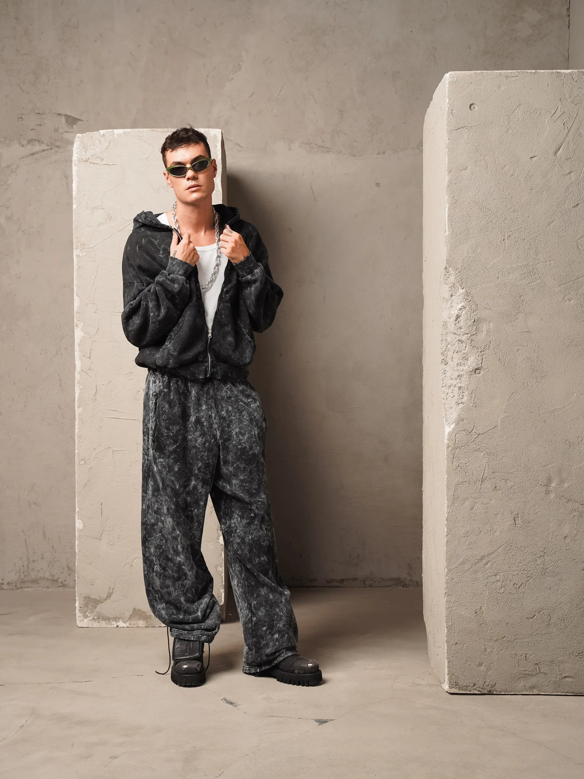 Felpa Zip Washed Nera Minimal Couture
