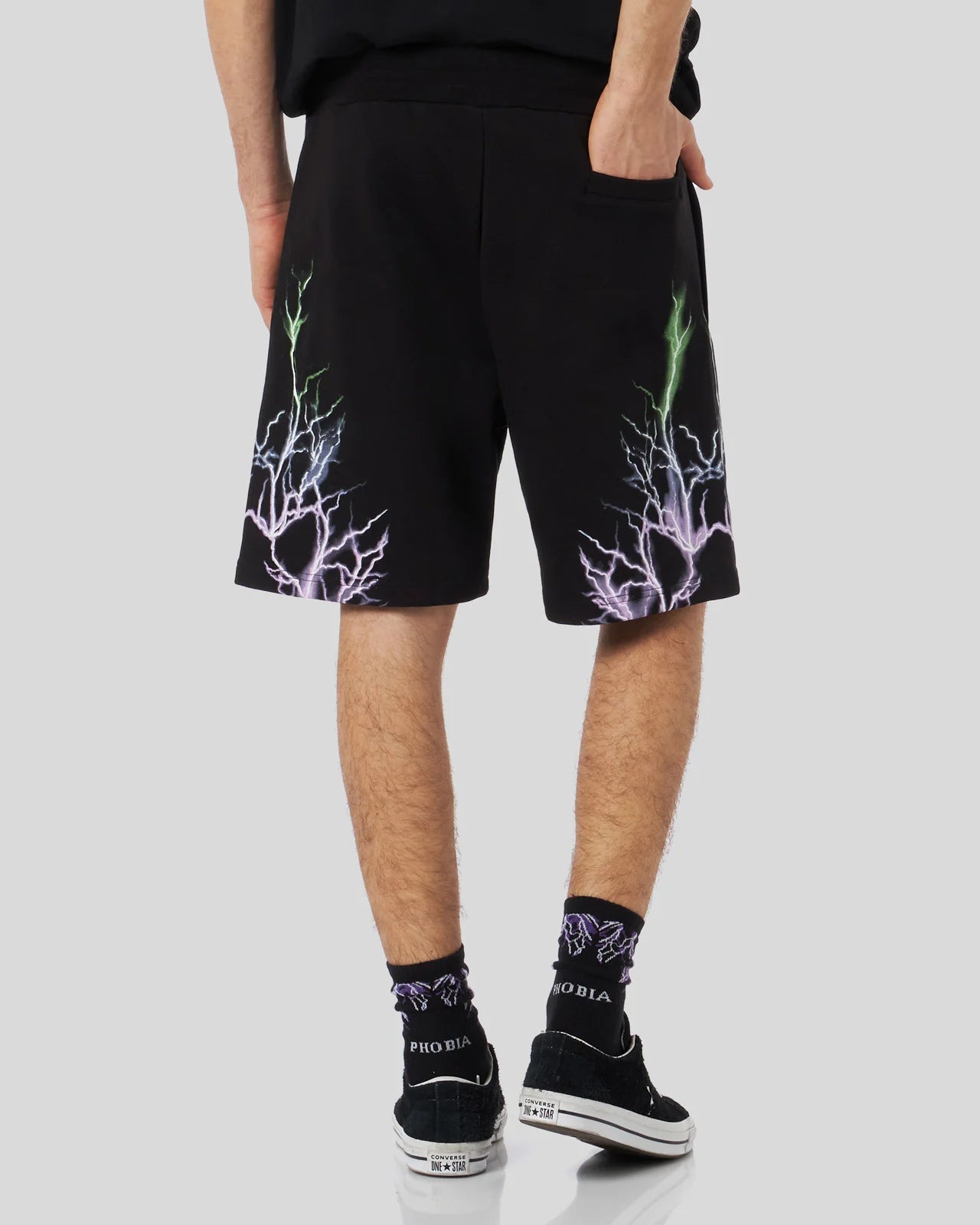 Short Phobia nero con fulmini in stampa bicolore viola e verde