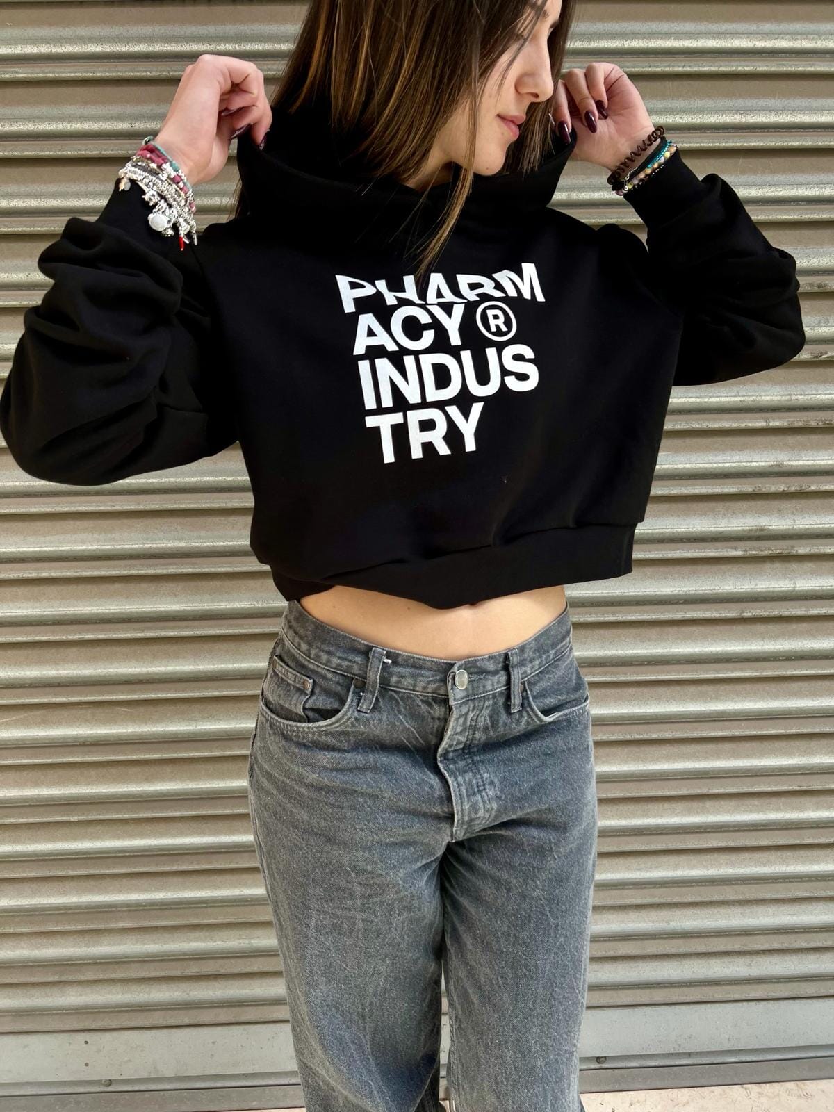 Hoodie Pharmacy corta da donna nera