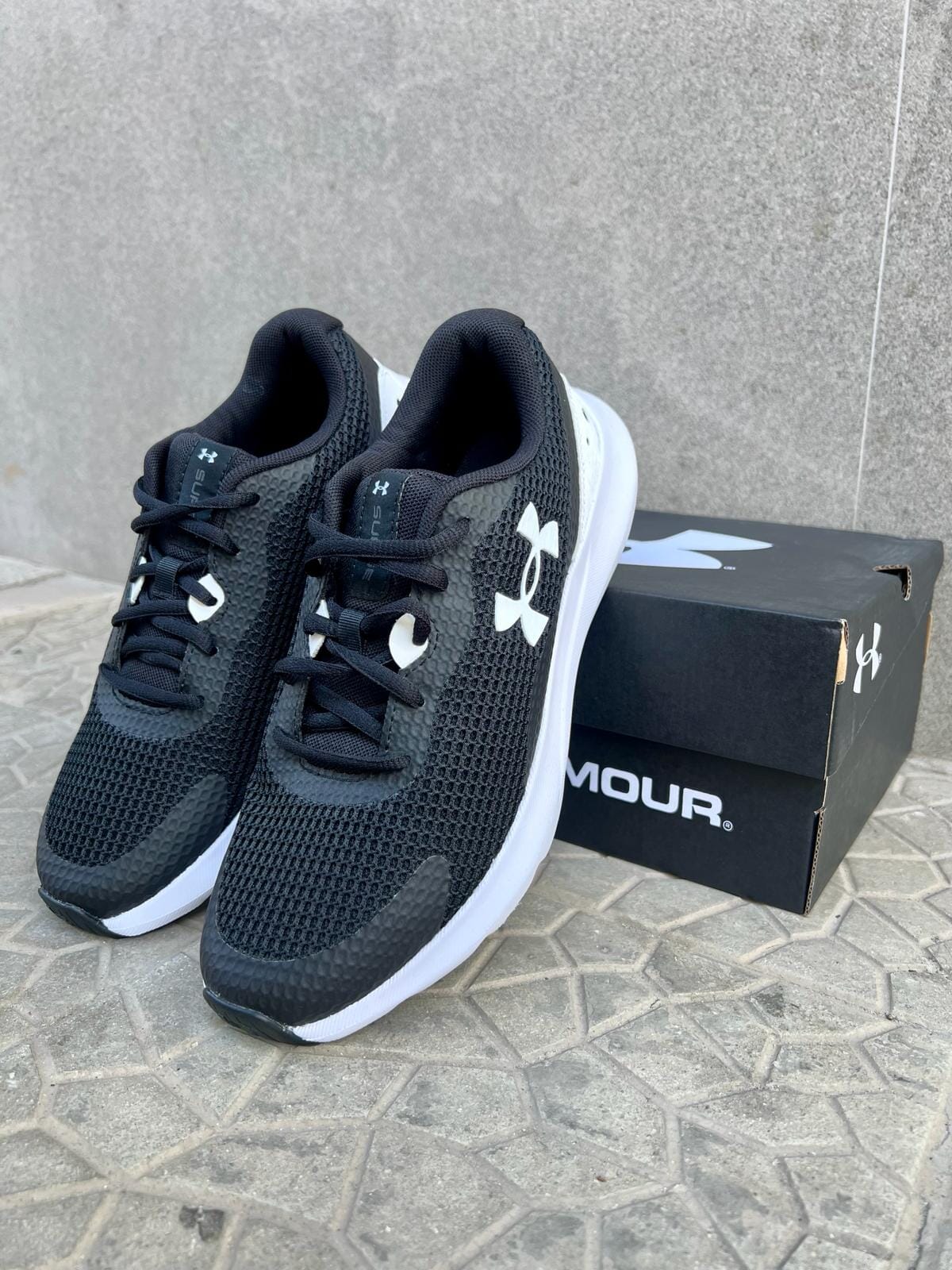 Under Armour Ua Surge 3 nera e bianca
