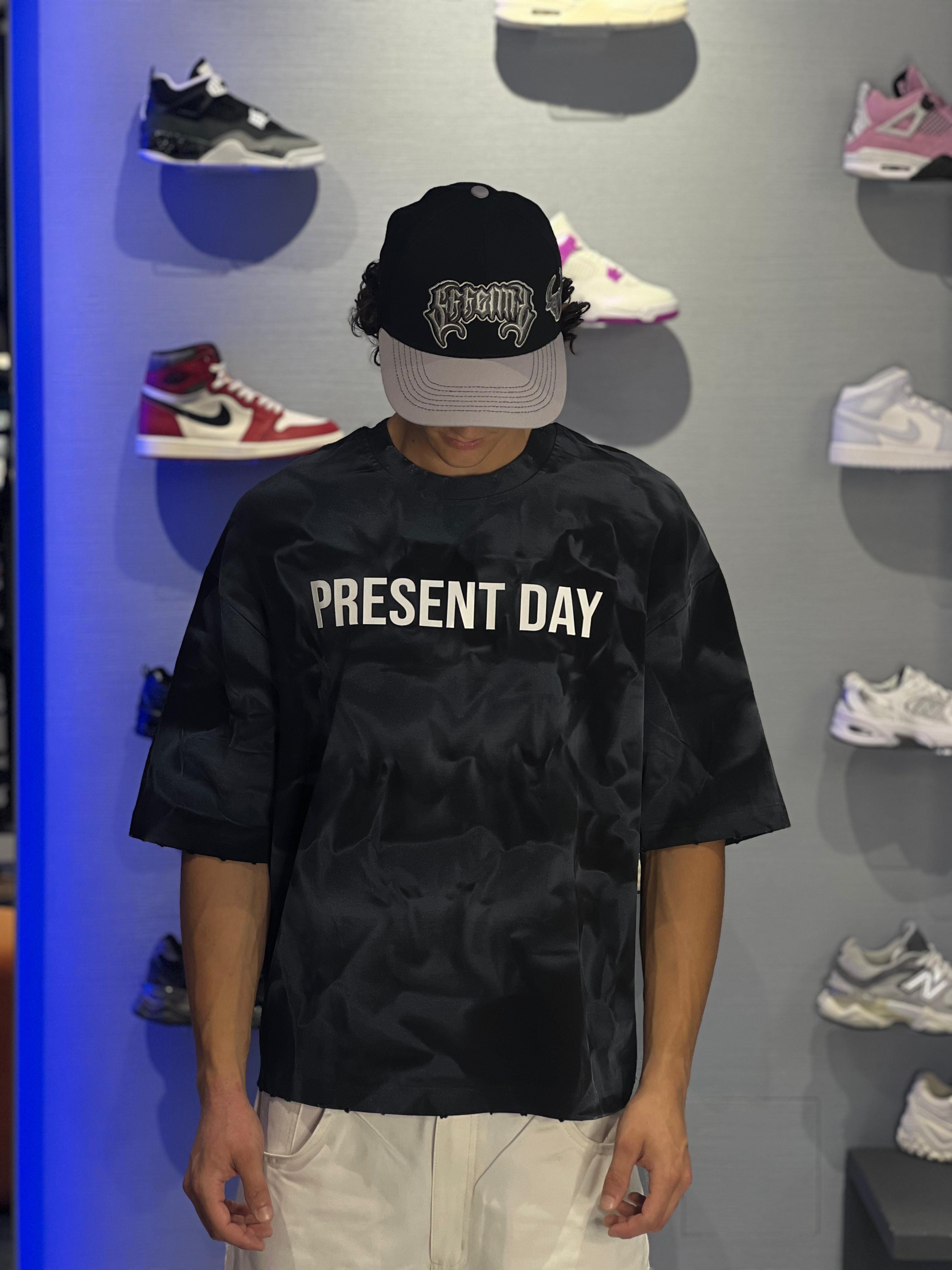 T-shirt Present Day