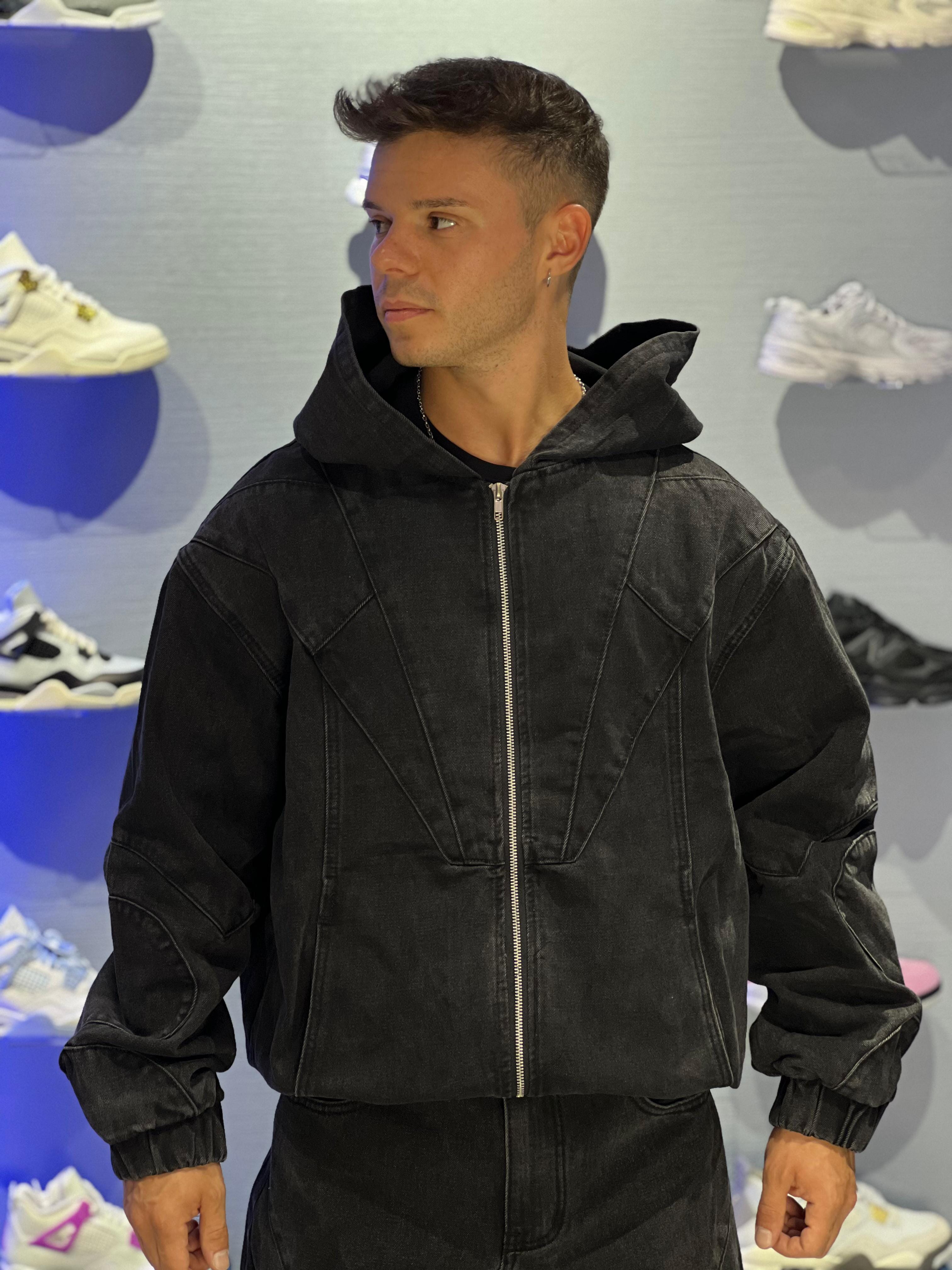 Coordinato Uomo in Denim Nero con Cuciture Geometriche – Giacca + Pantalone AD8441