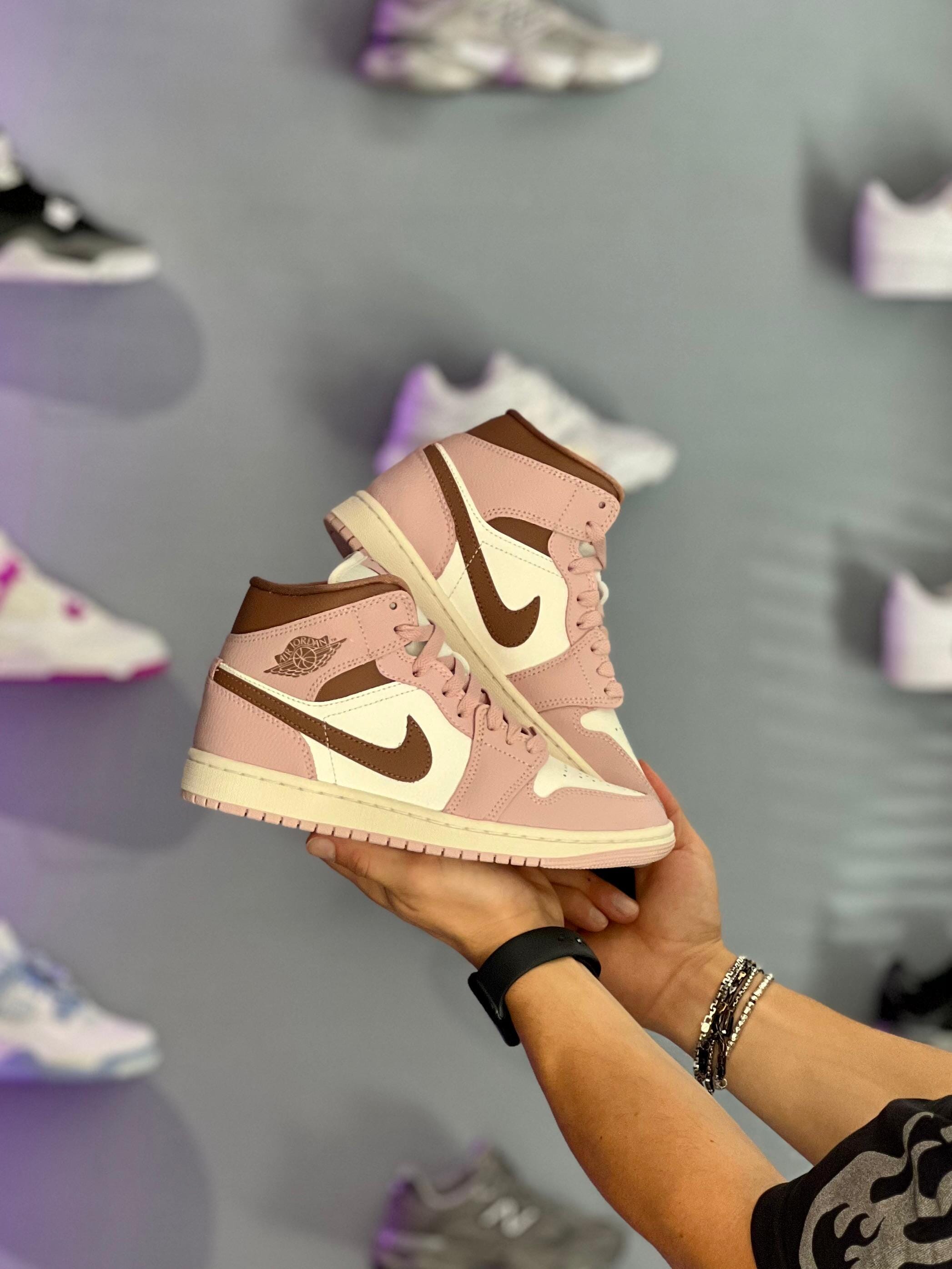 Jordan 1 Mid Pink Oxford/Archaeo Brown