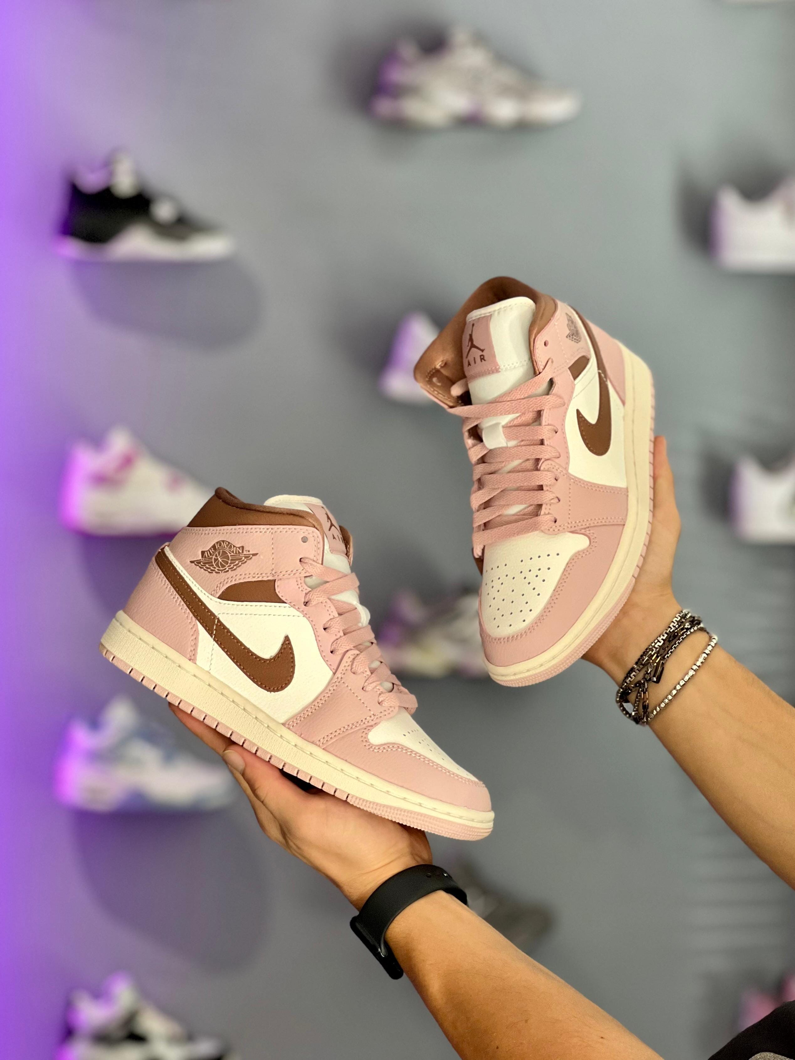 Jordan 1 Mid Pink Oxford/Archaeo Brown