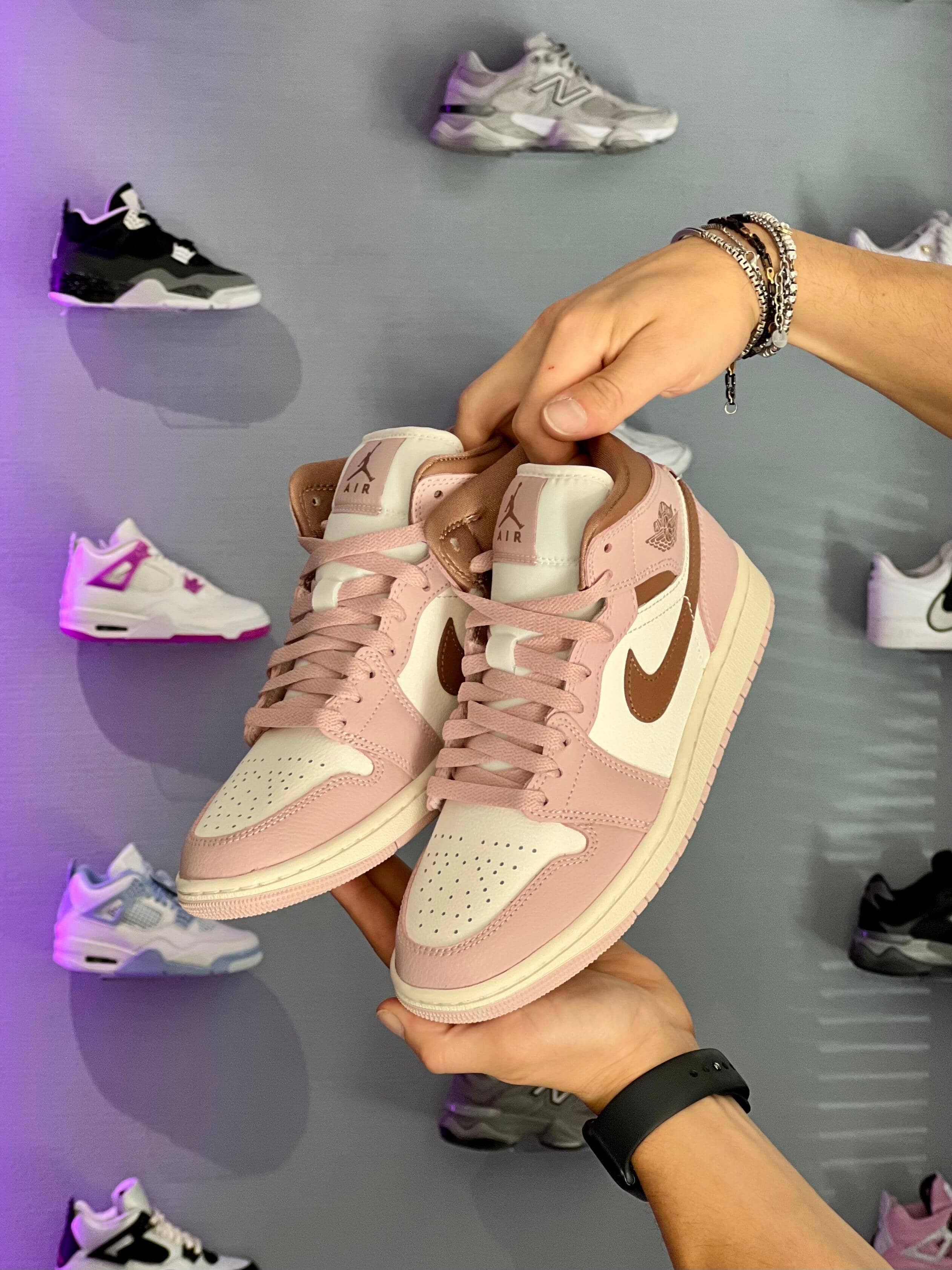 Jordan 1 Mid Pink Oxford/Archaeo Brown