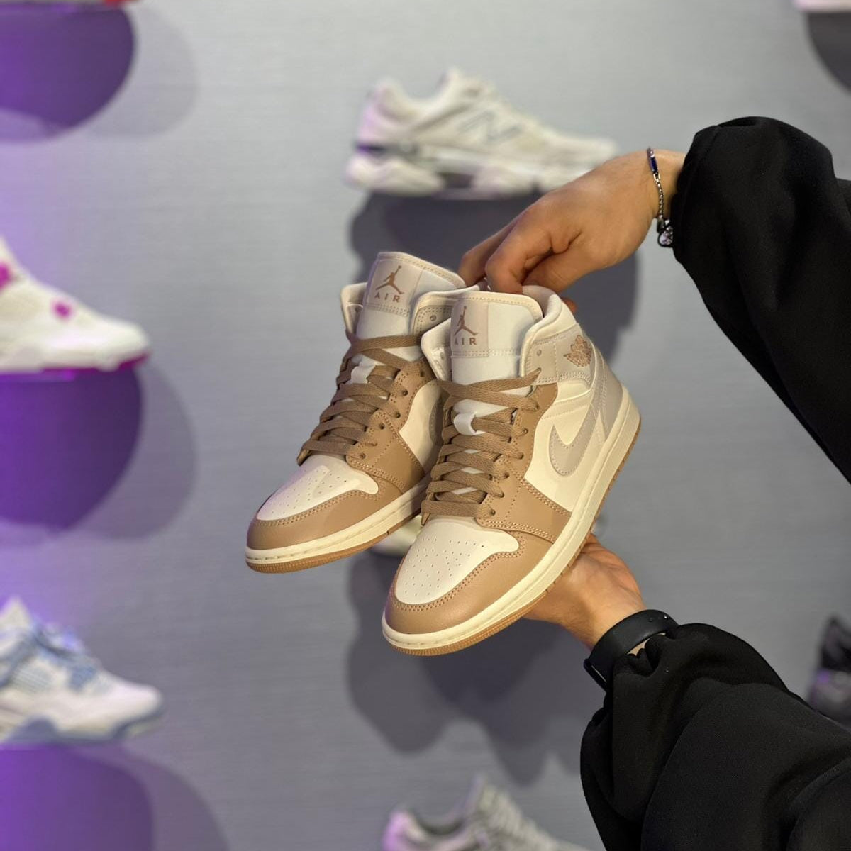 Jordan 1 Mid Orewood Brown