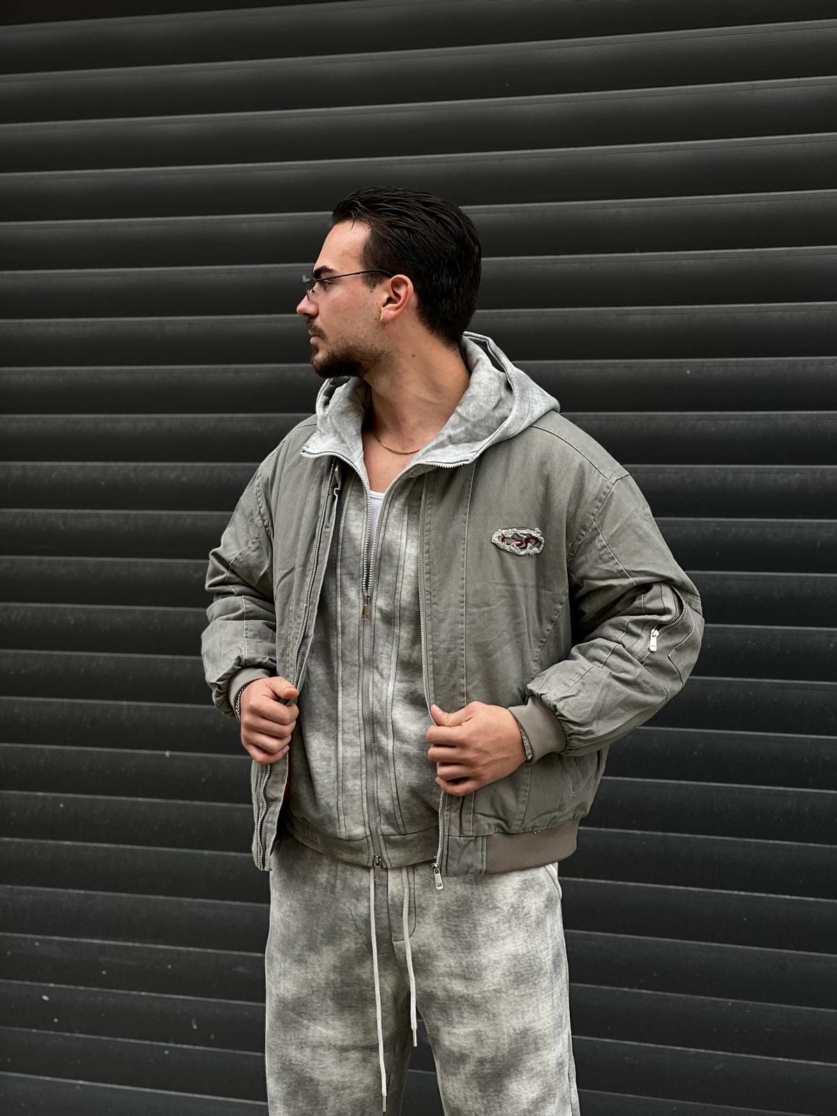 Giubbotto Bomber con Ricamo Sul Retro