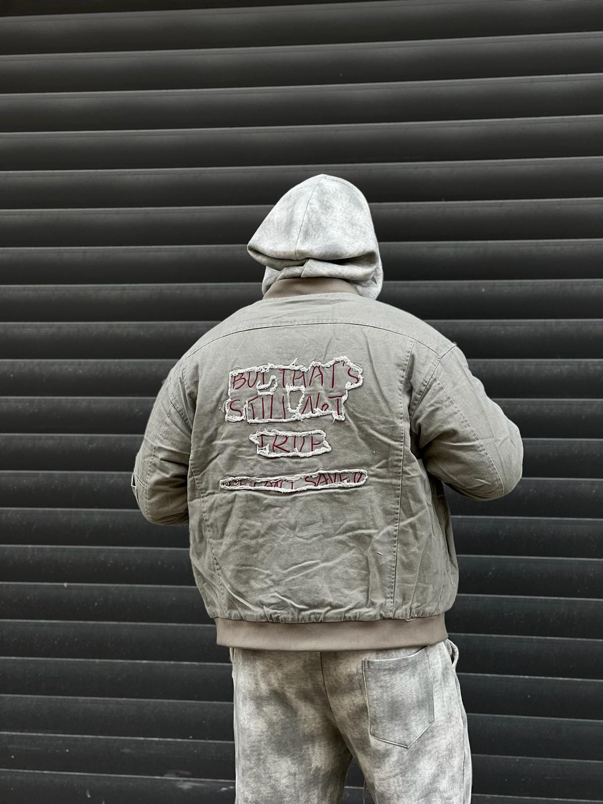 Giubbotto Bomber con Ricamo Sul Retro