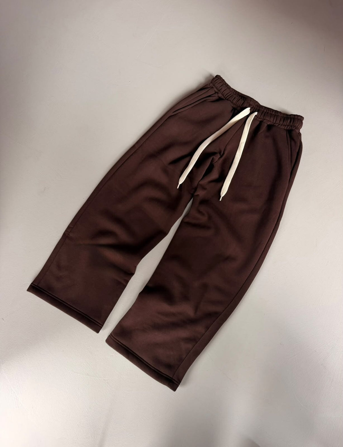 Pantaloni tuta basic cioccolato