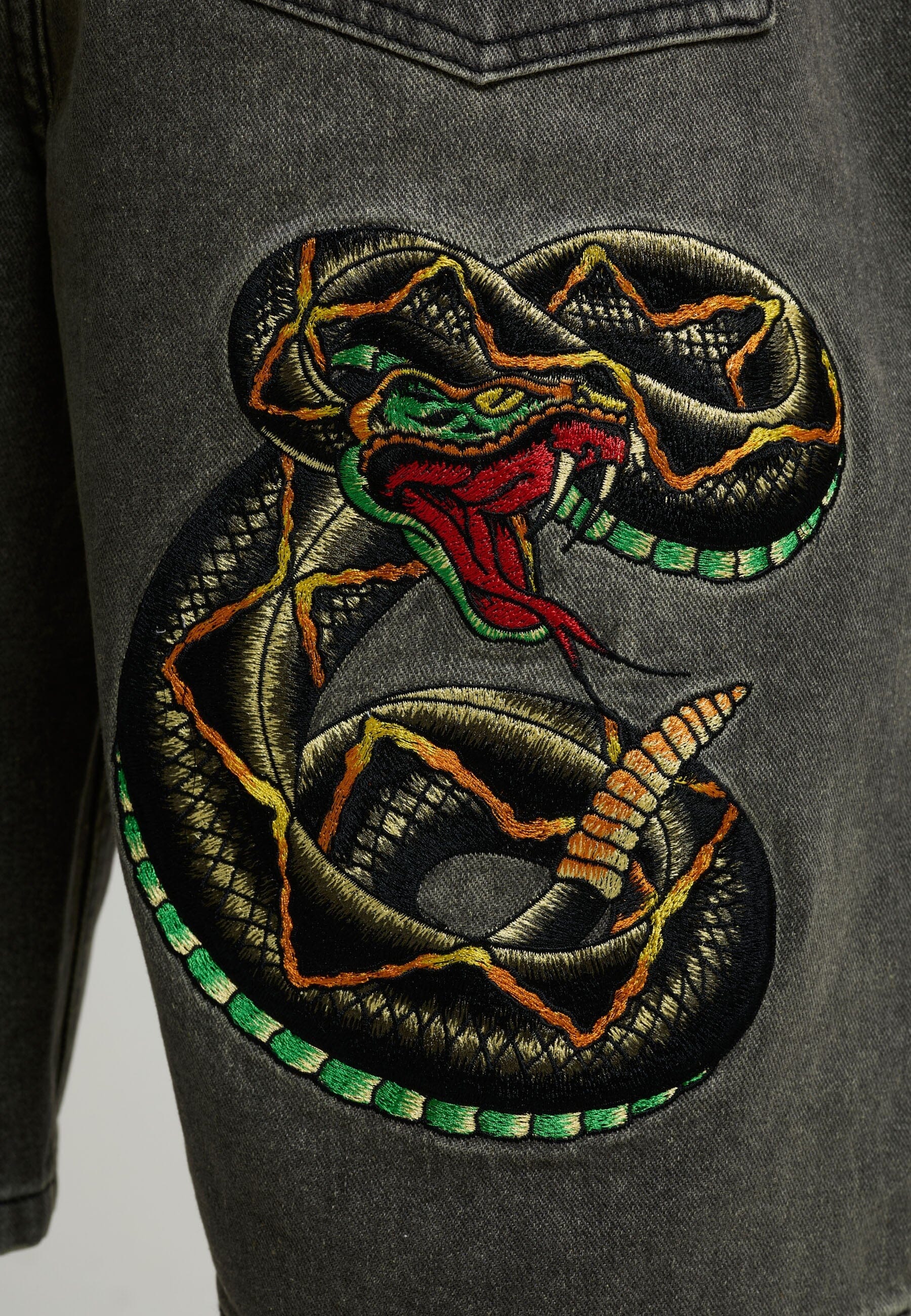 Short Ed Hardy Desert Snake Black