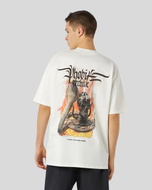 T-shirt Phobia bianca con grafica fiery cobra arancione