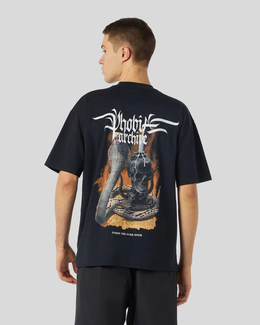 T-shirt Phobia nera con grafica fiery cobra arancione