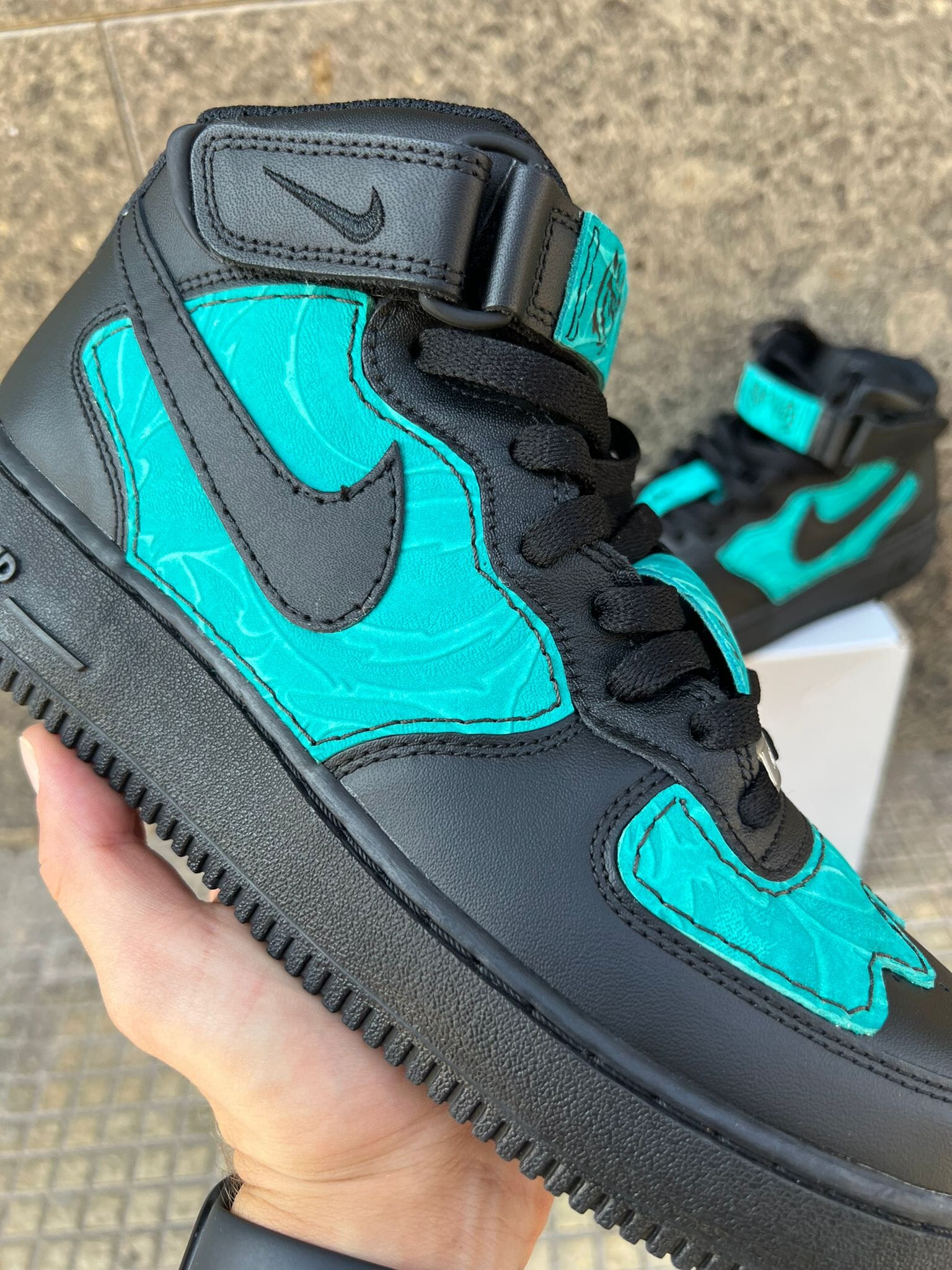 Air Force 1 mid custom nera