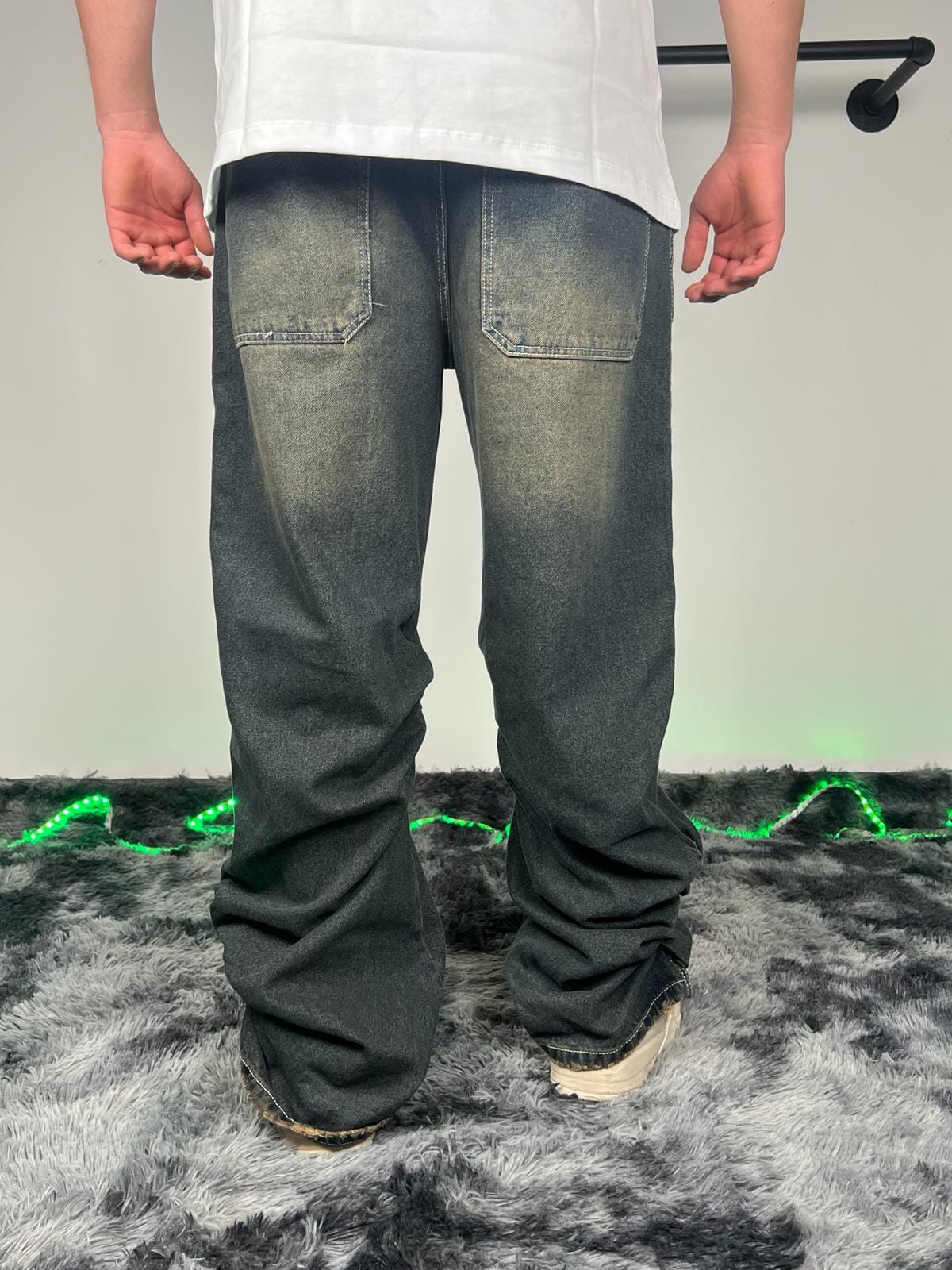 Jeans con arricciature laterali lavaggio scuro