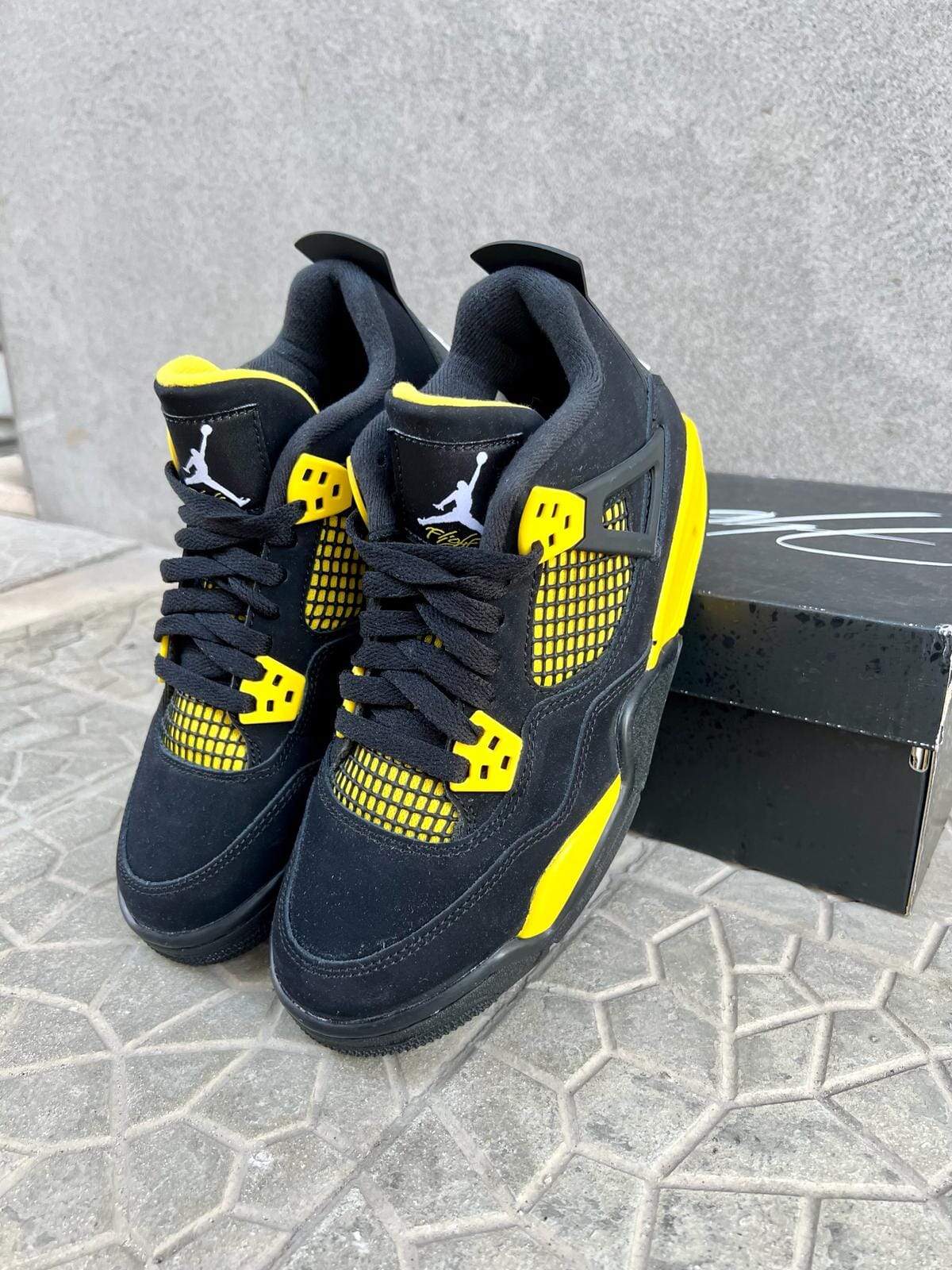 Sneaker Air Jordan 4 "Thunder".