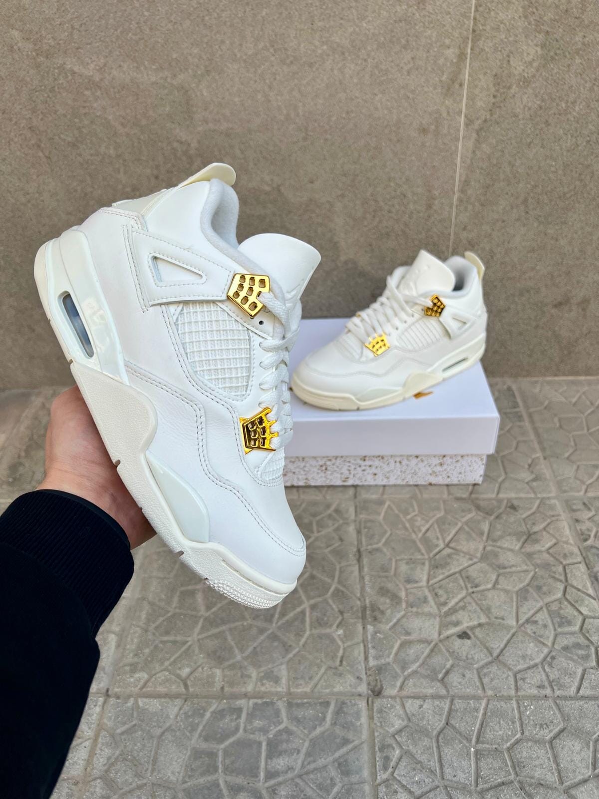 Jordan 4 Retro metallic gold