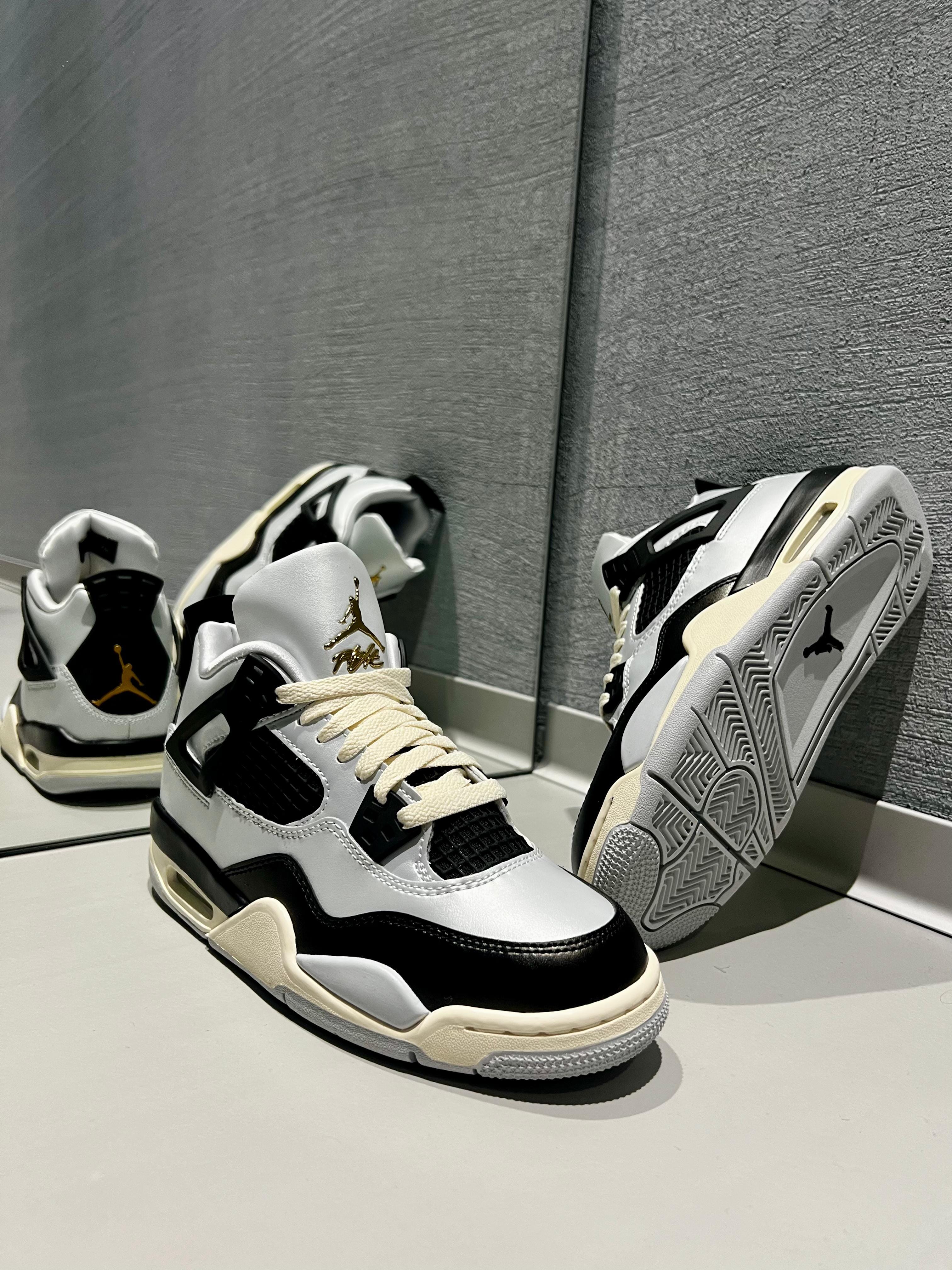 Jordan 4 Retro metallic FZ8585 070