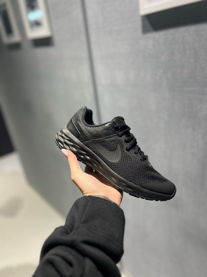 Nike Revolution 6