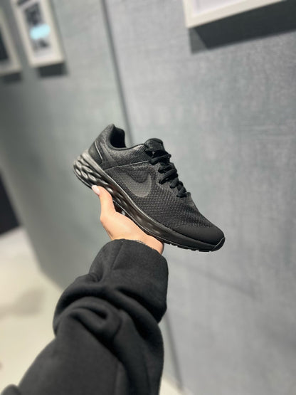 Nike Revolution 6