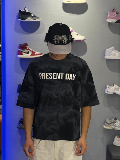 T-shirt Present Day