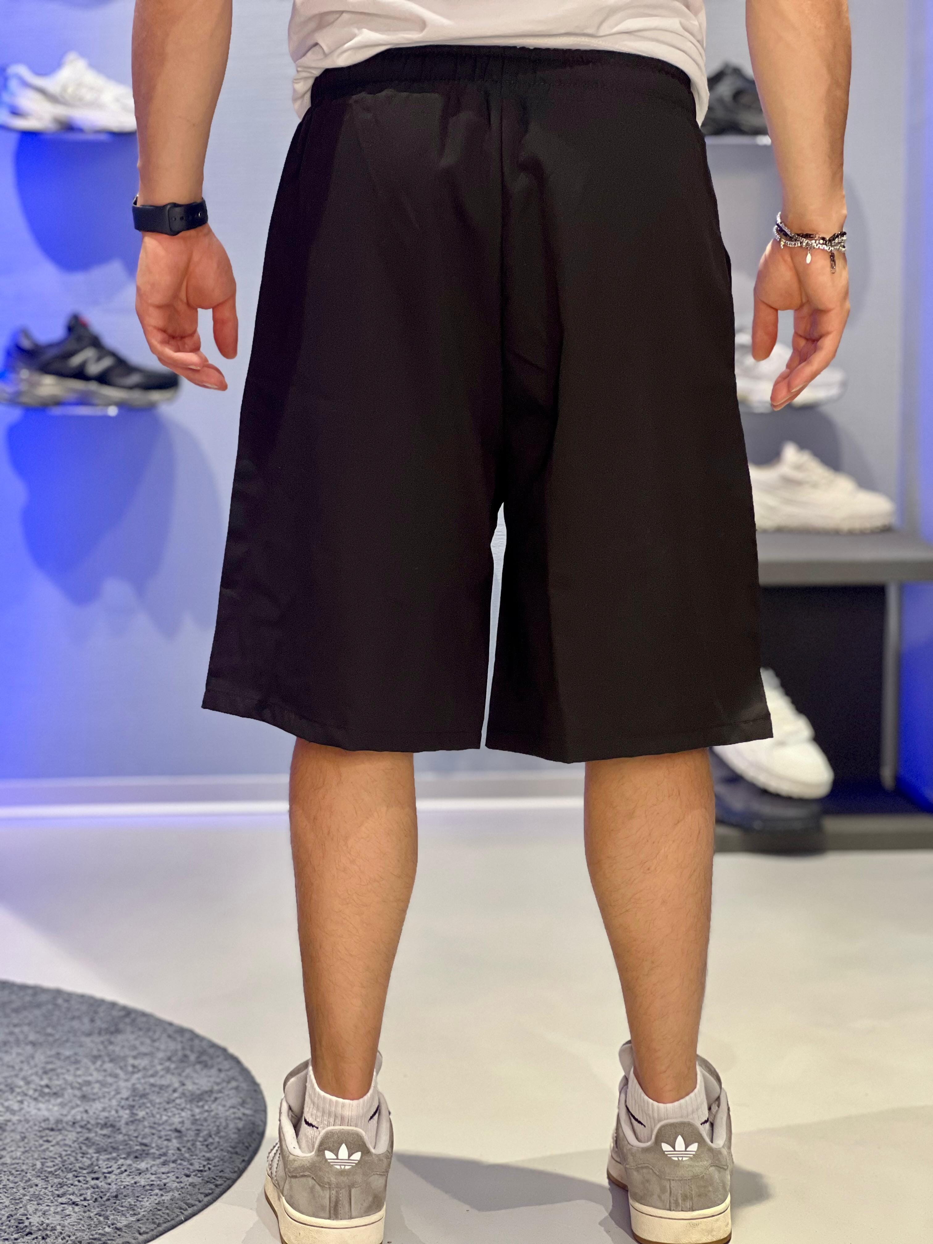 Short morbiti in tessuto