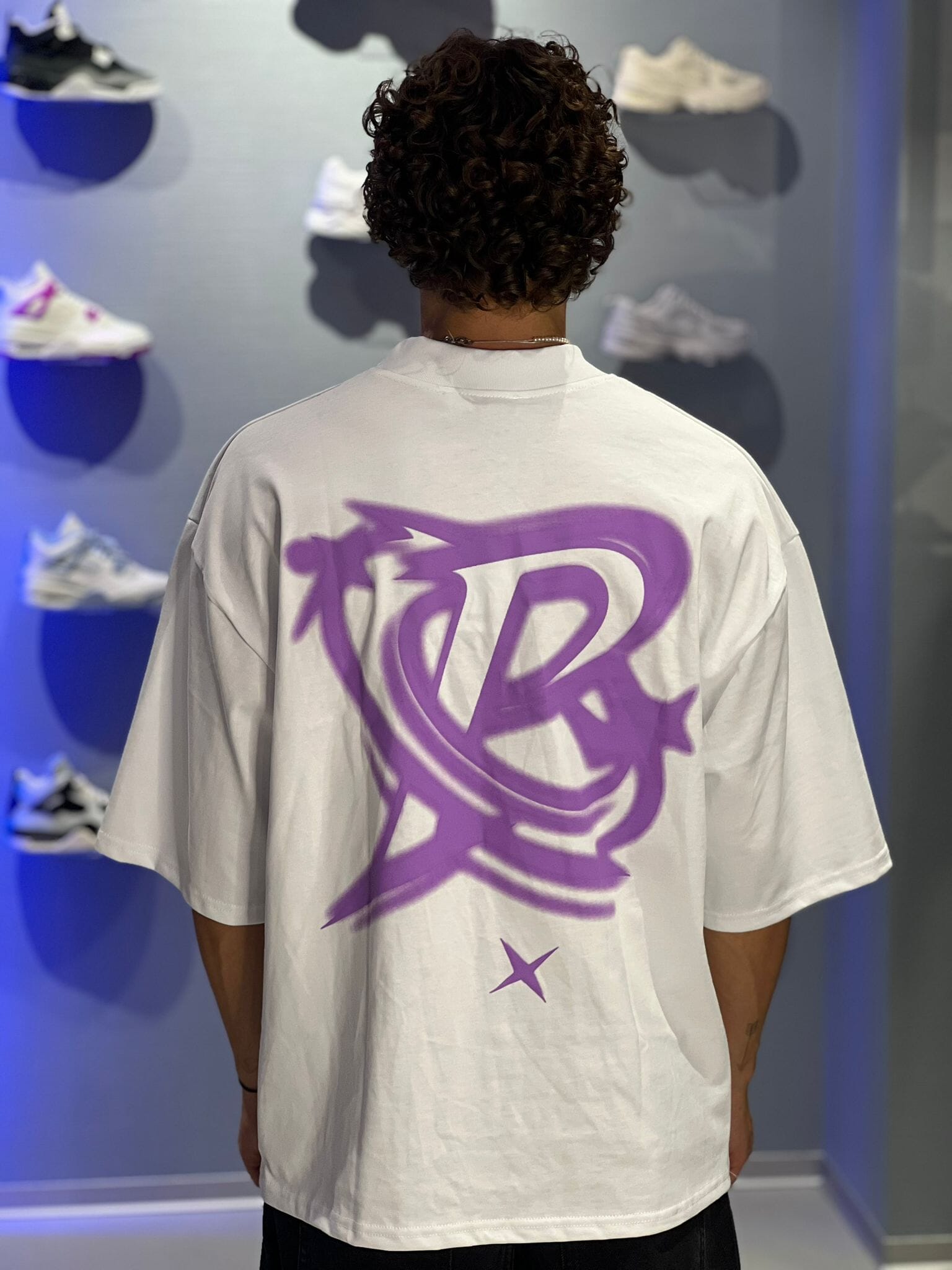 T-shirt Bianca Oversize con Stampa Grafica Viola