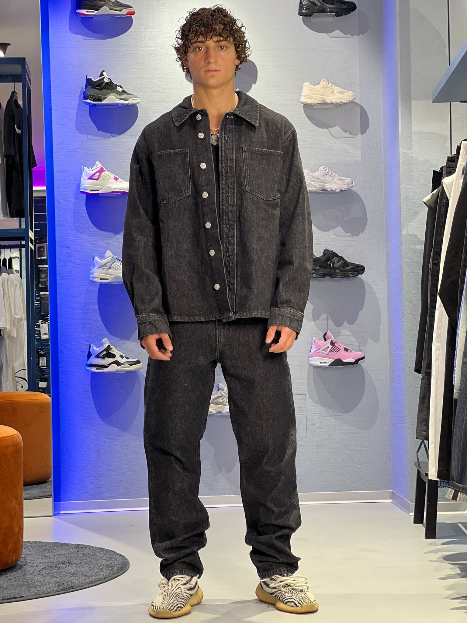 Jeans Solid Straight Fit in Denim Nero Lavato – Uomo