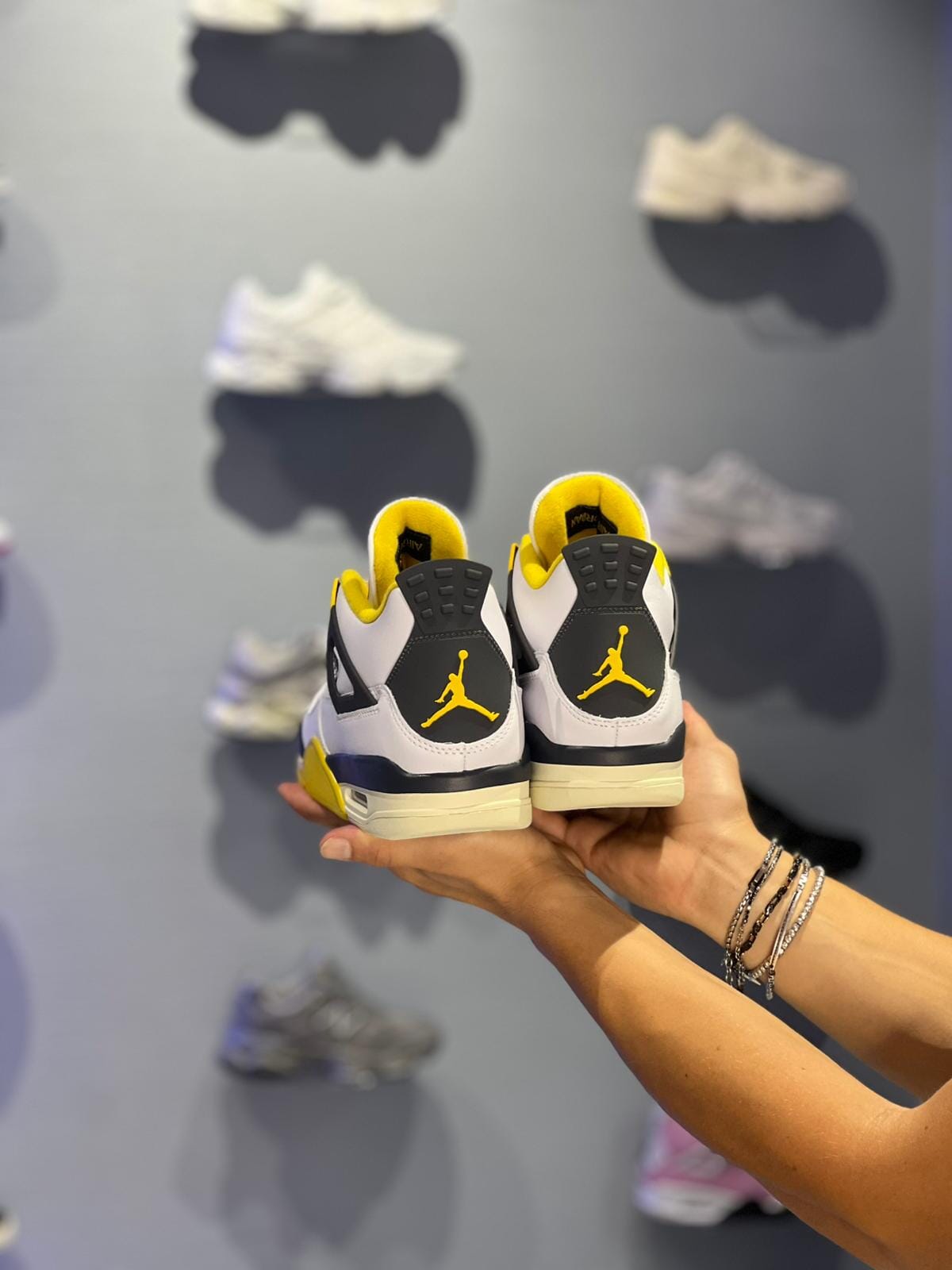 Air Jordan 4 Retro Vivid Sulfur
