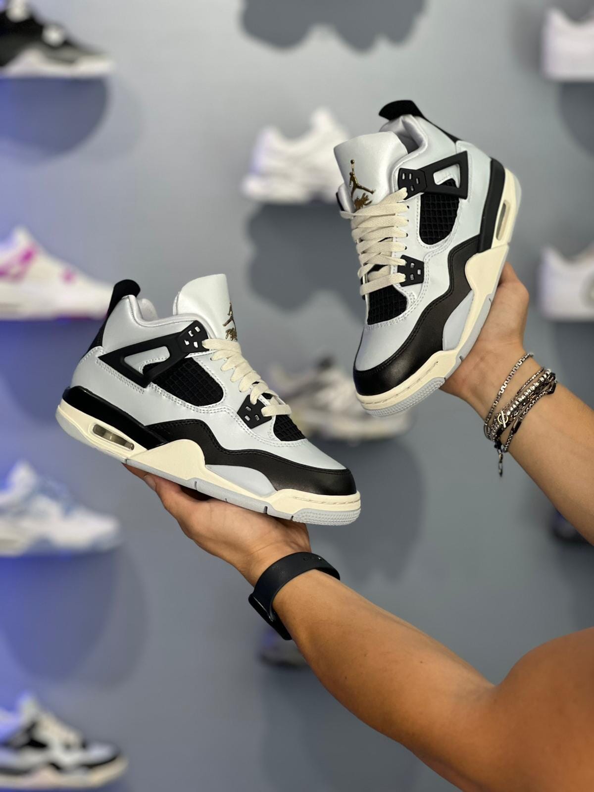 Jordan 4 Retro metallic FZ8585 070