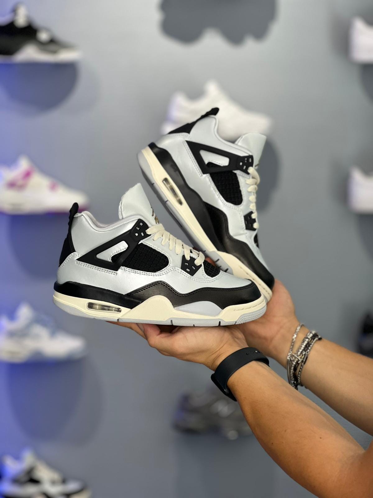 Jordan 4 Retro metallic FZ8585 070