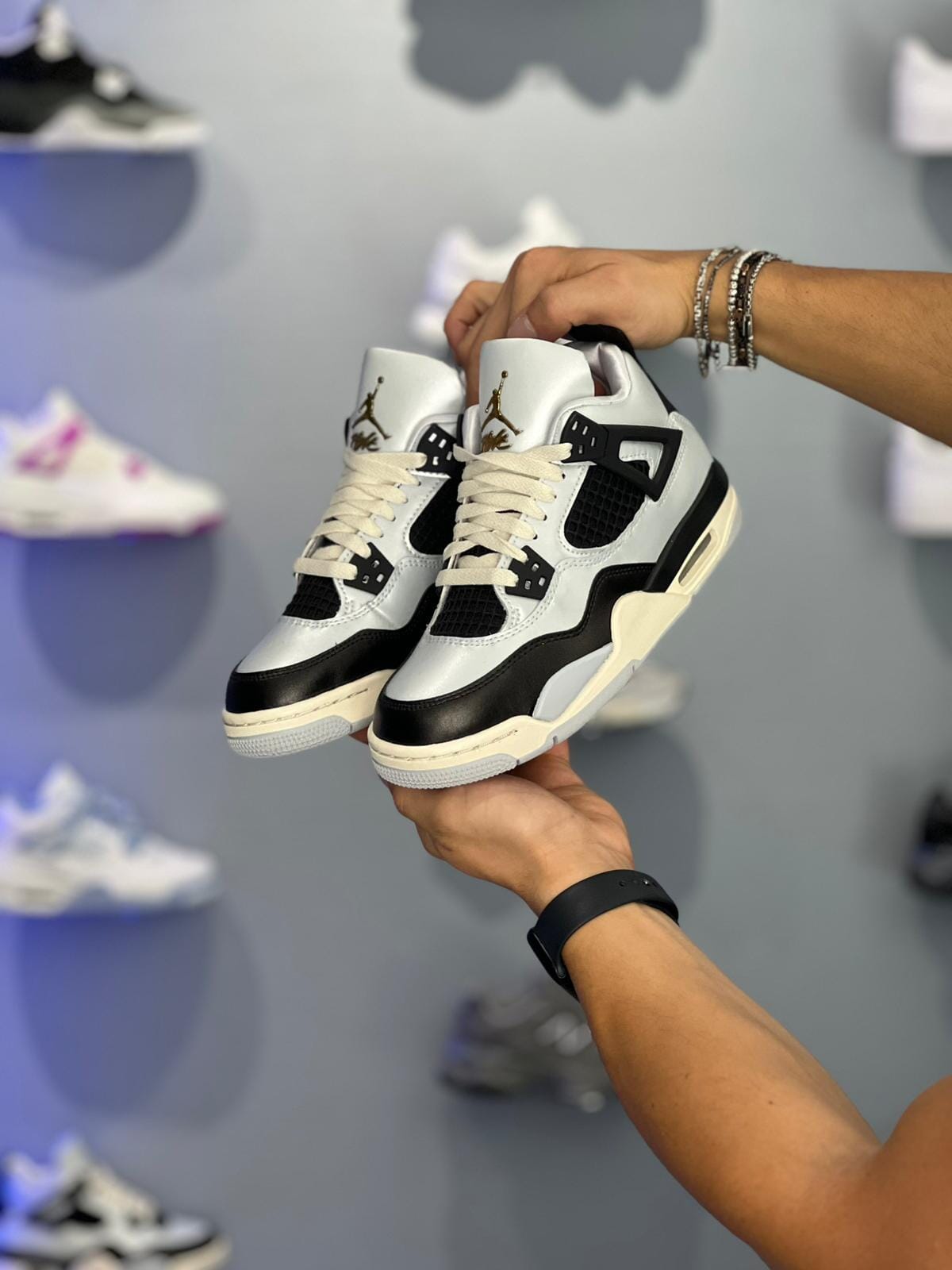 Jordan 4 Retro metallic FZ8585 070