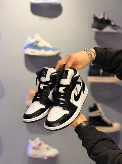 Jordan 1 Mid Black White