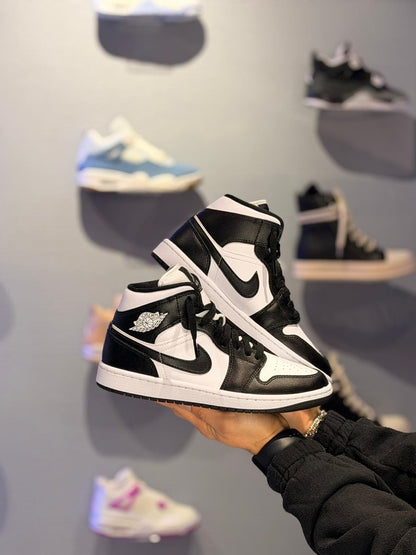Jordan 1 Mid Black White