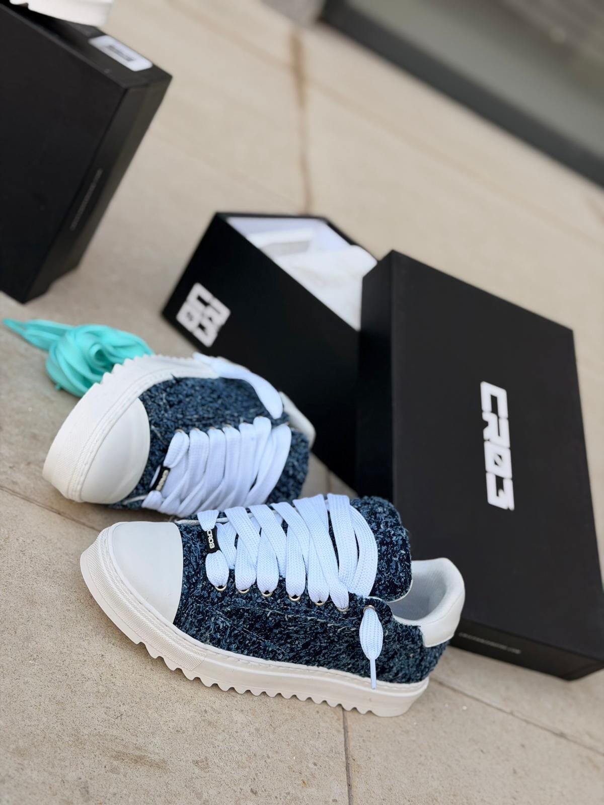 Sneakers CR03 Veritas – Denim Bouclé
