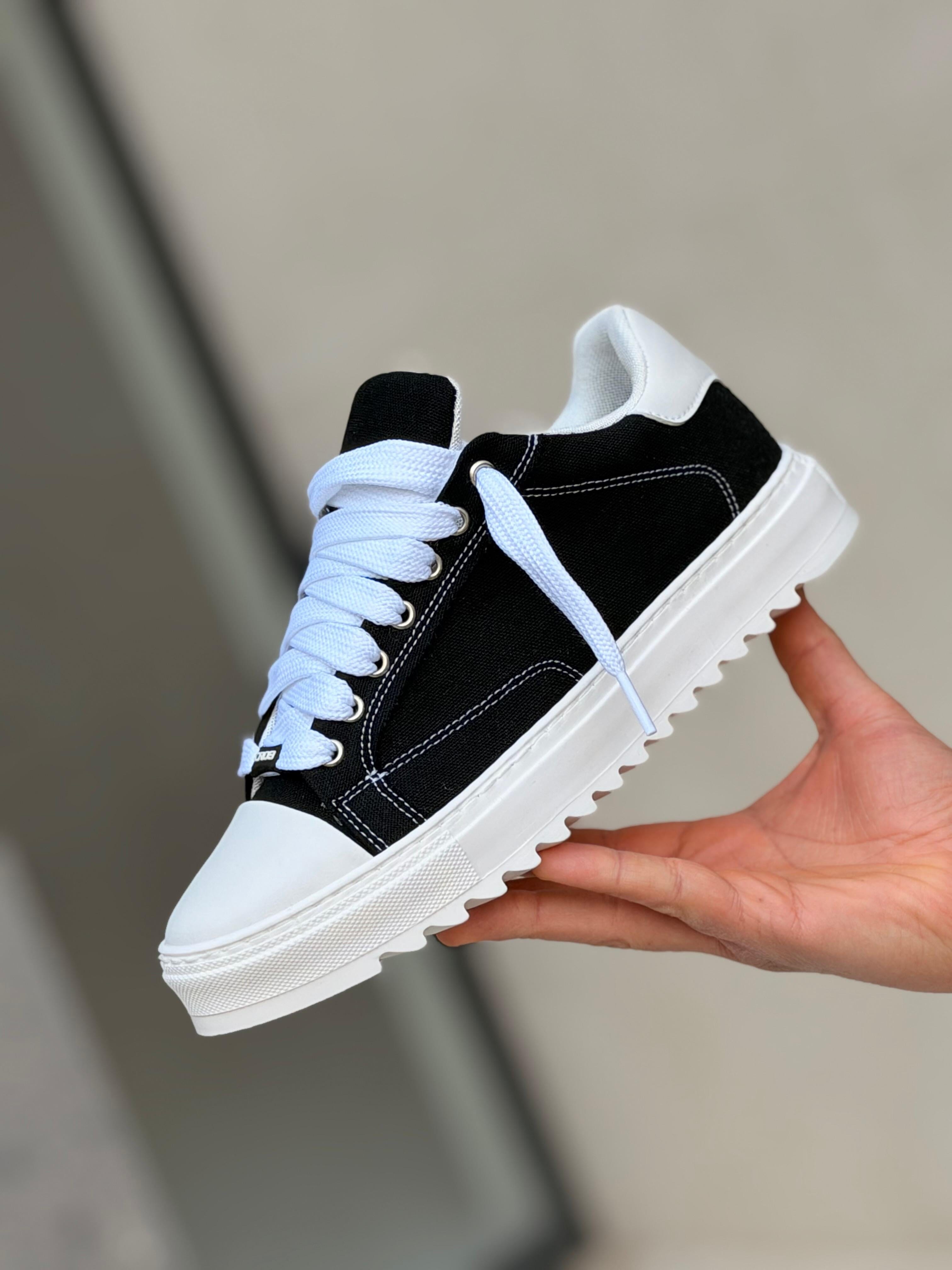 Sneakers CR03 Veritas – Black canvas