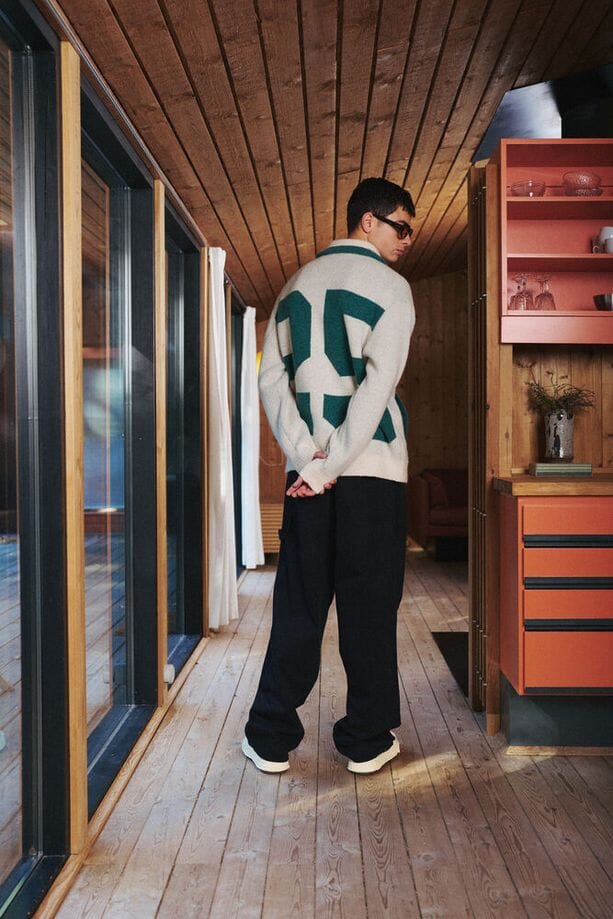 Cardigan College Solid con Dettaglio Grafico "25"
