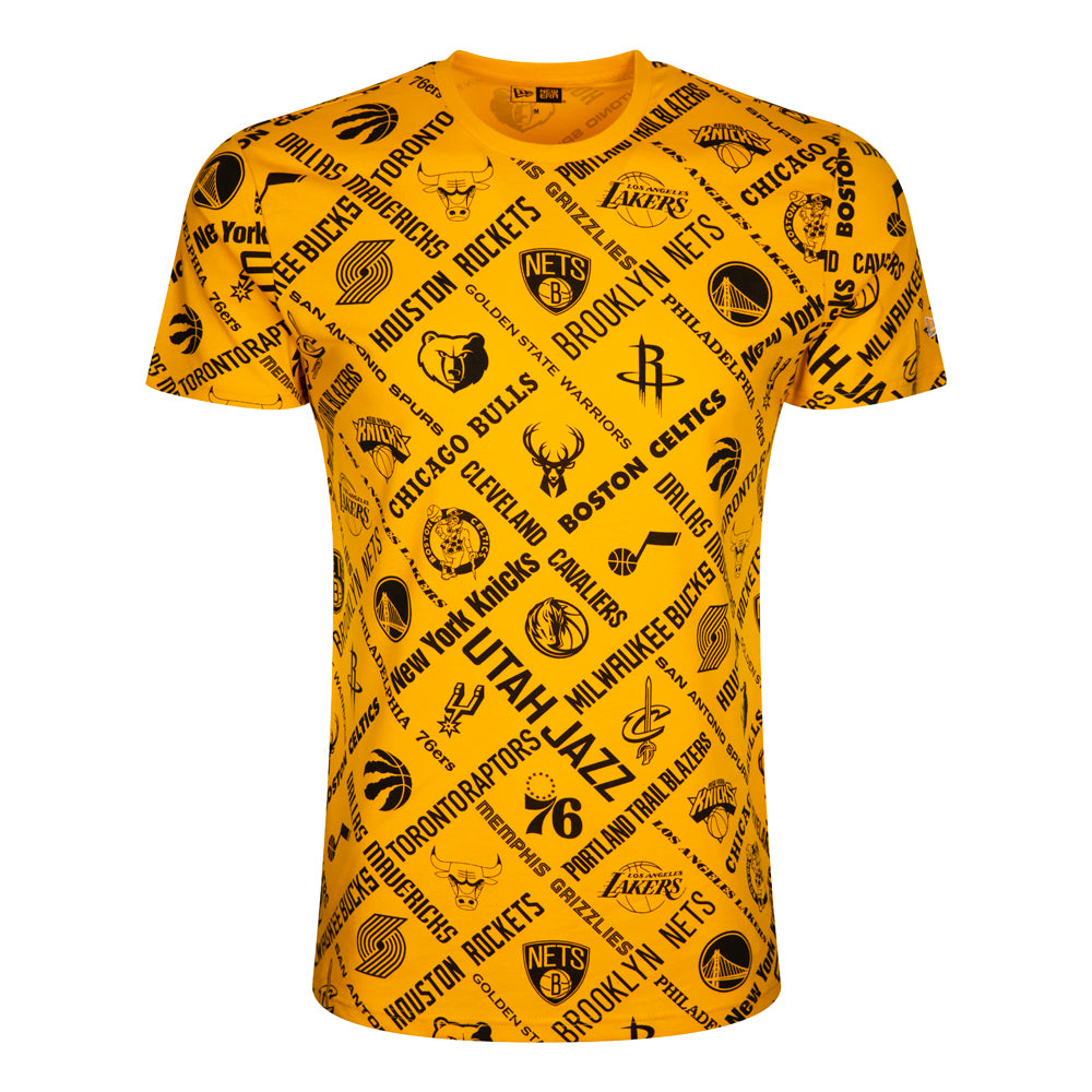 T-shirt gialla con logo NBA