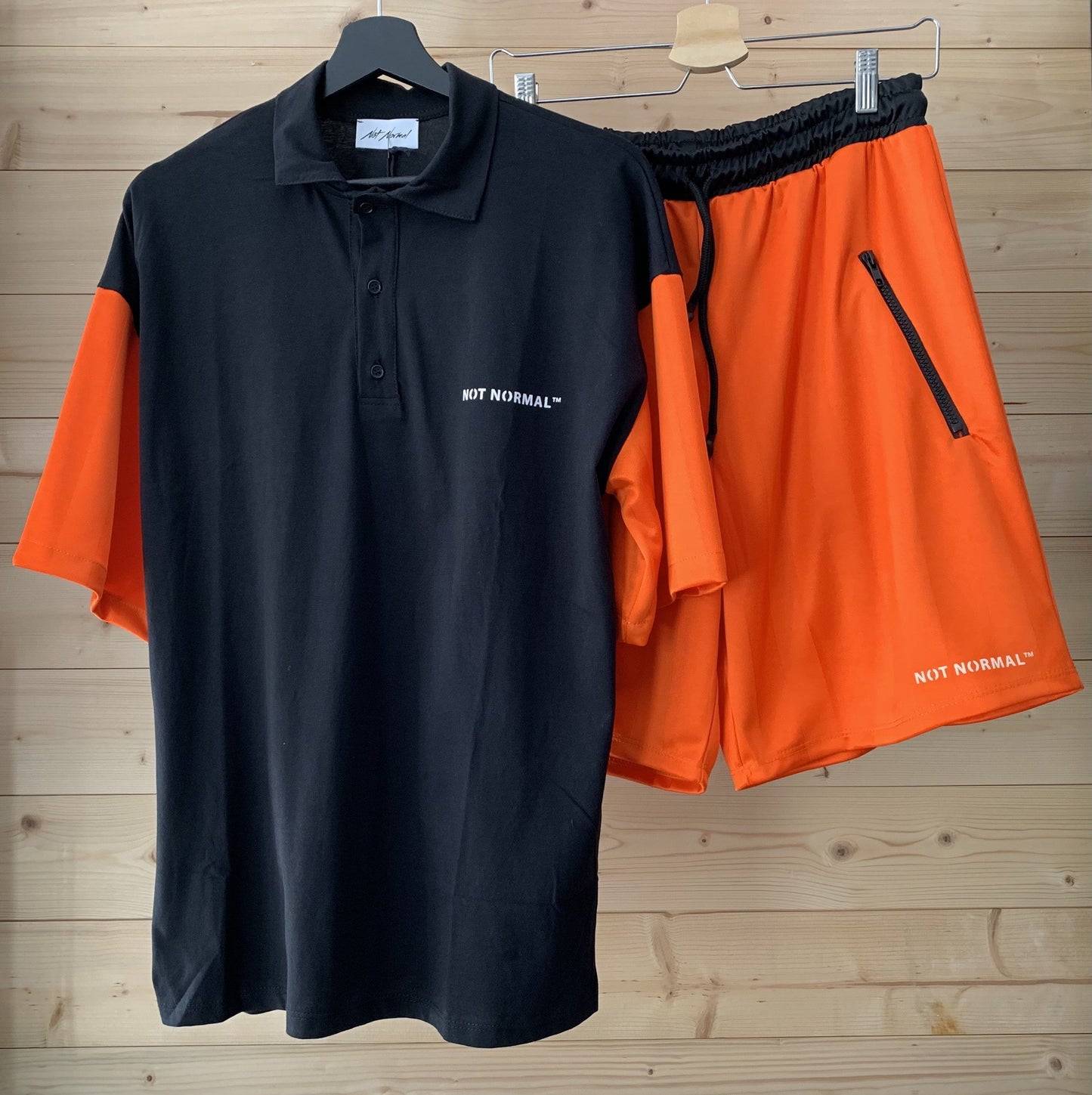 Completo Not Normal nero e arancio / t-shirt + short