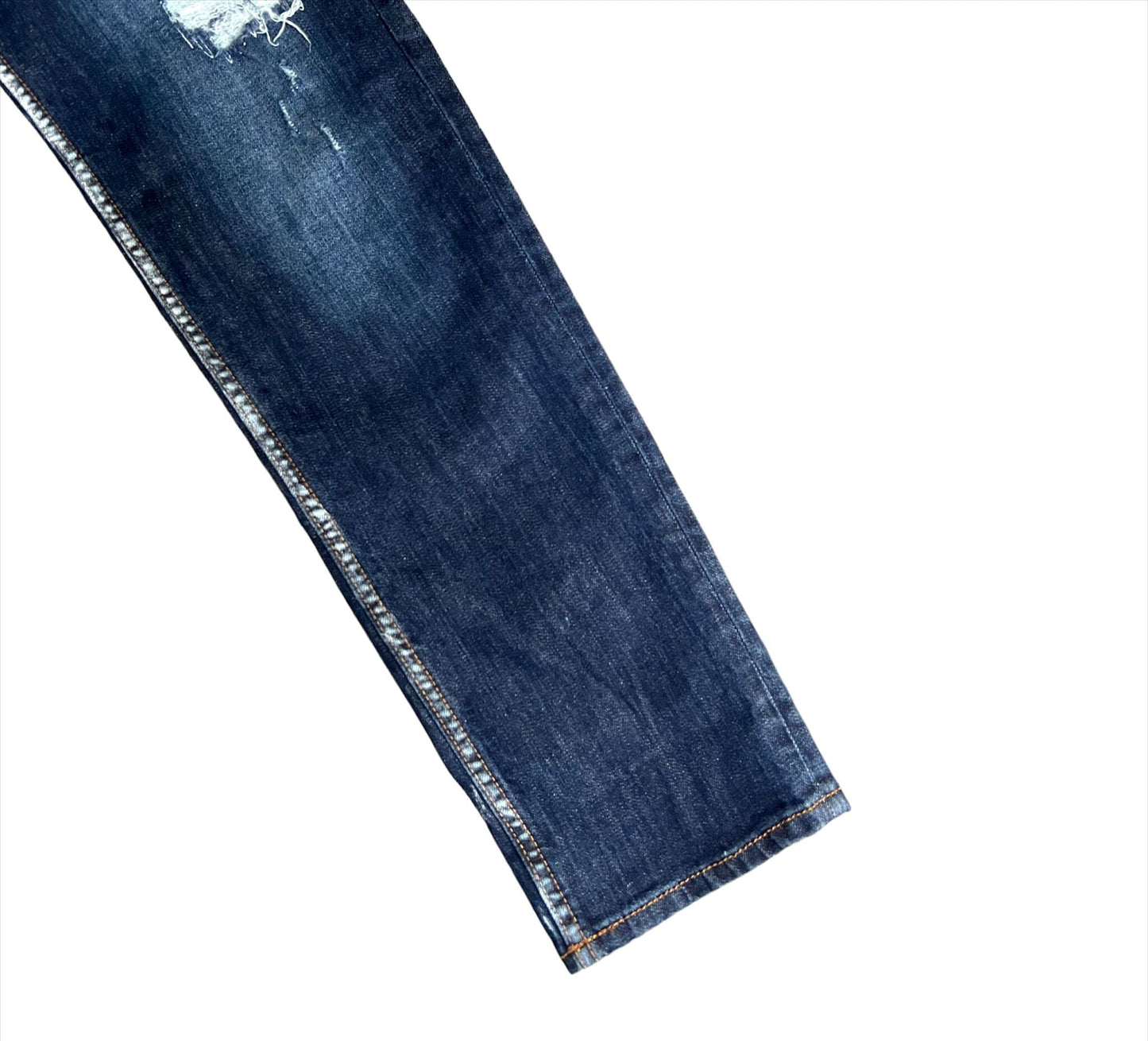 jeans strappato con gocce di vernice