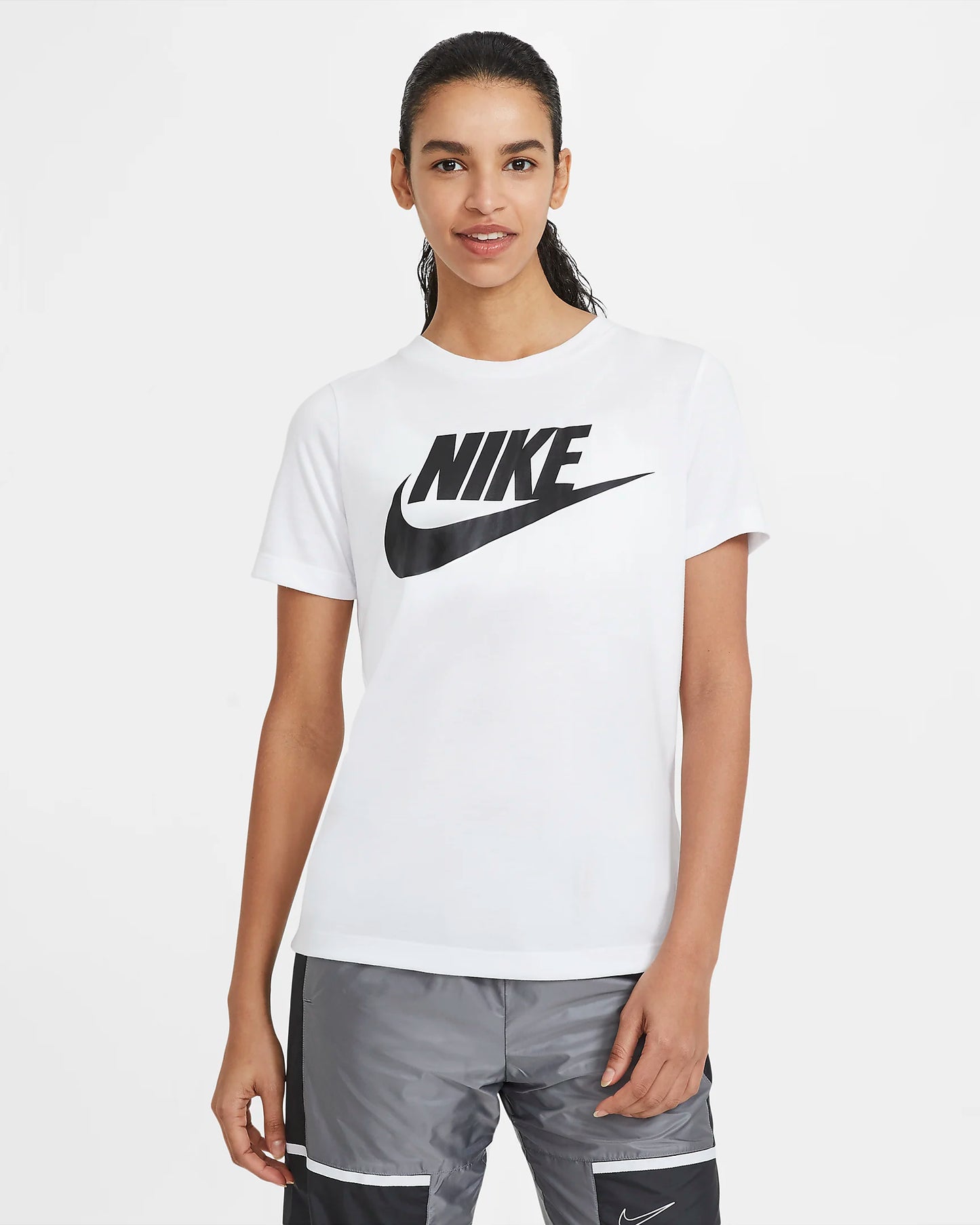 T-shirt Nike Sportswear Essential  - Donna